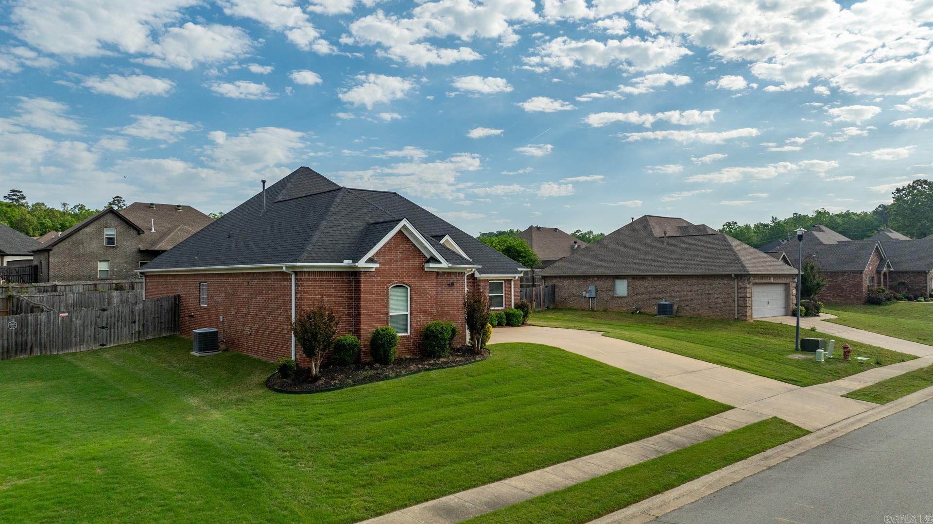 6139 Remington Drive Property Photo 3