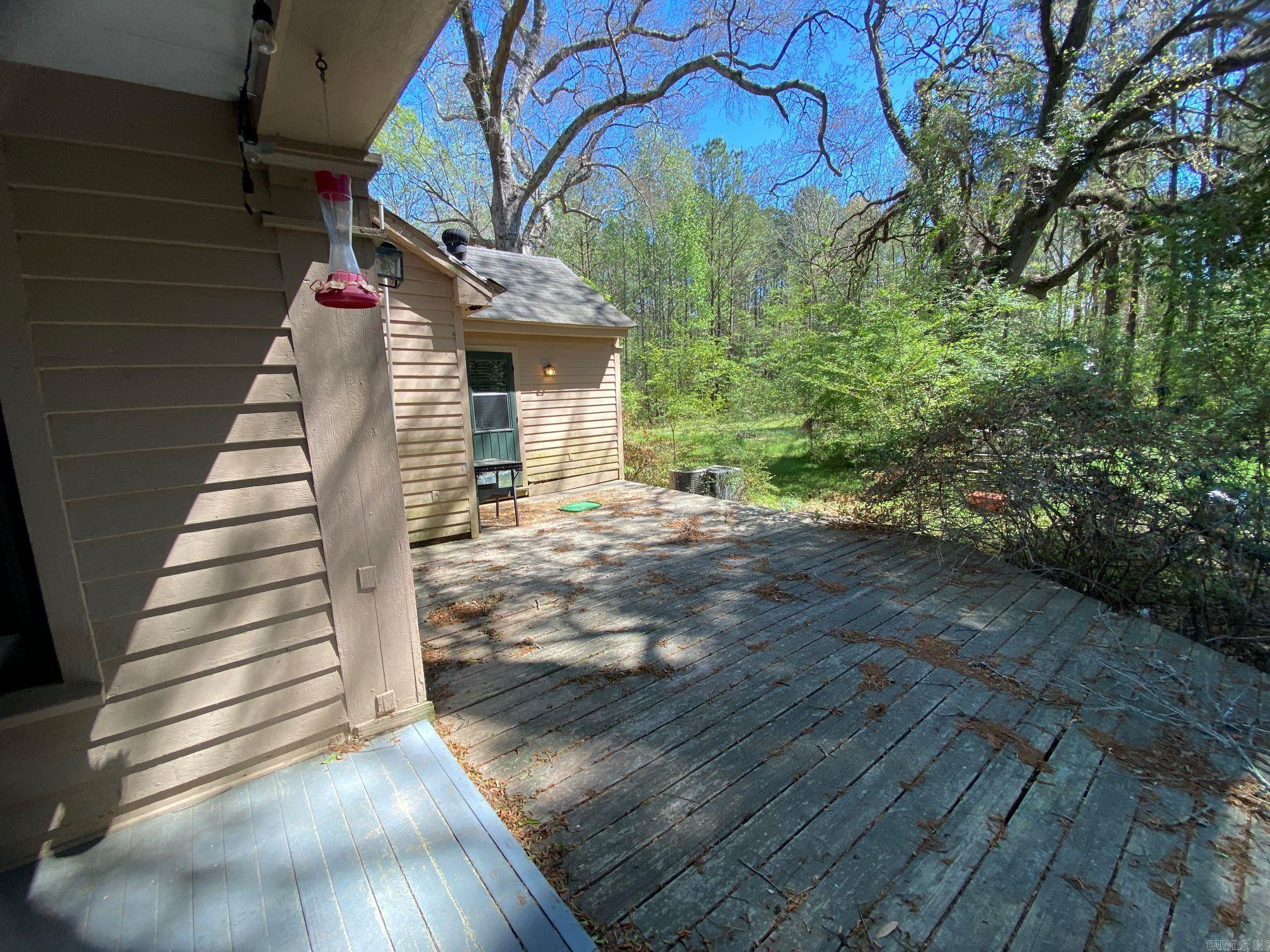 5697 Junction City Highway Property Photo 3