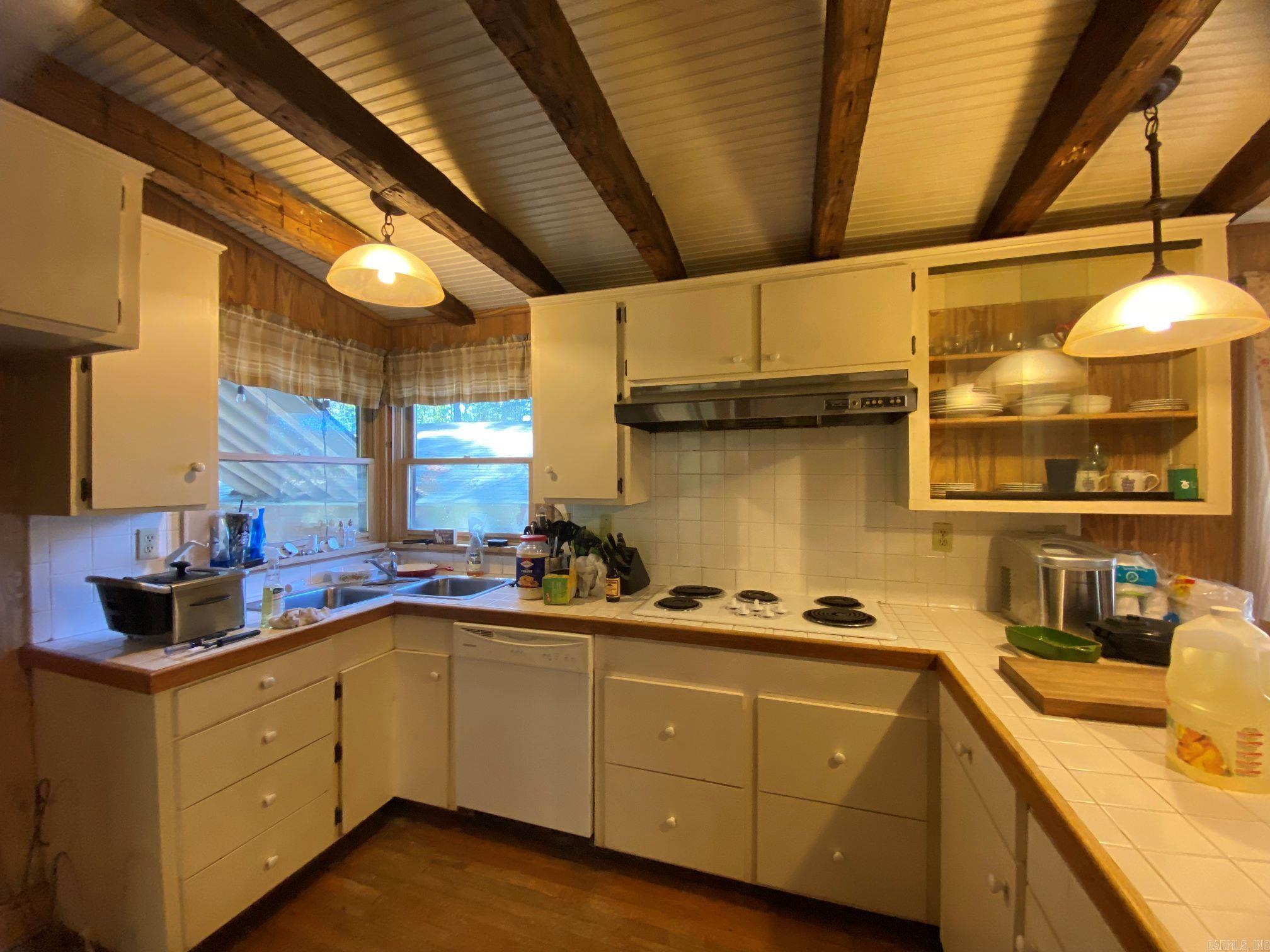 5697 Junction City Highway Property Photo 6