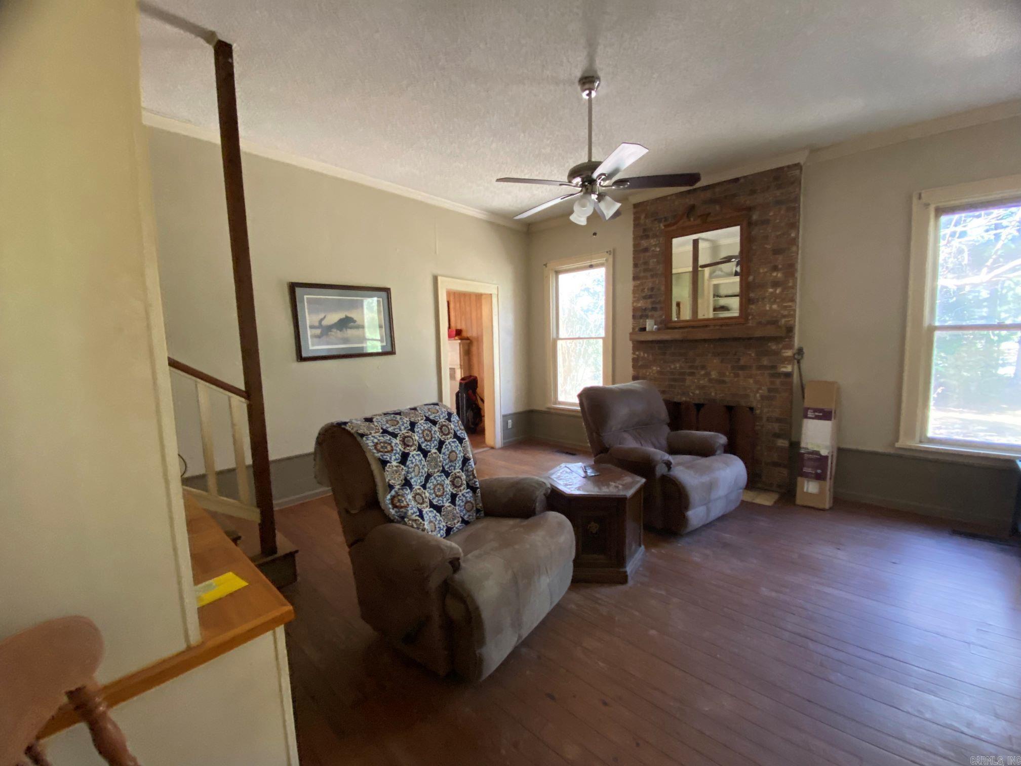 5697 Junction City Highway Property Photo 8