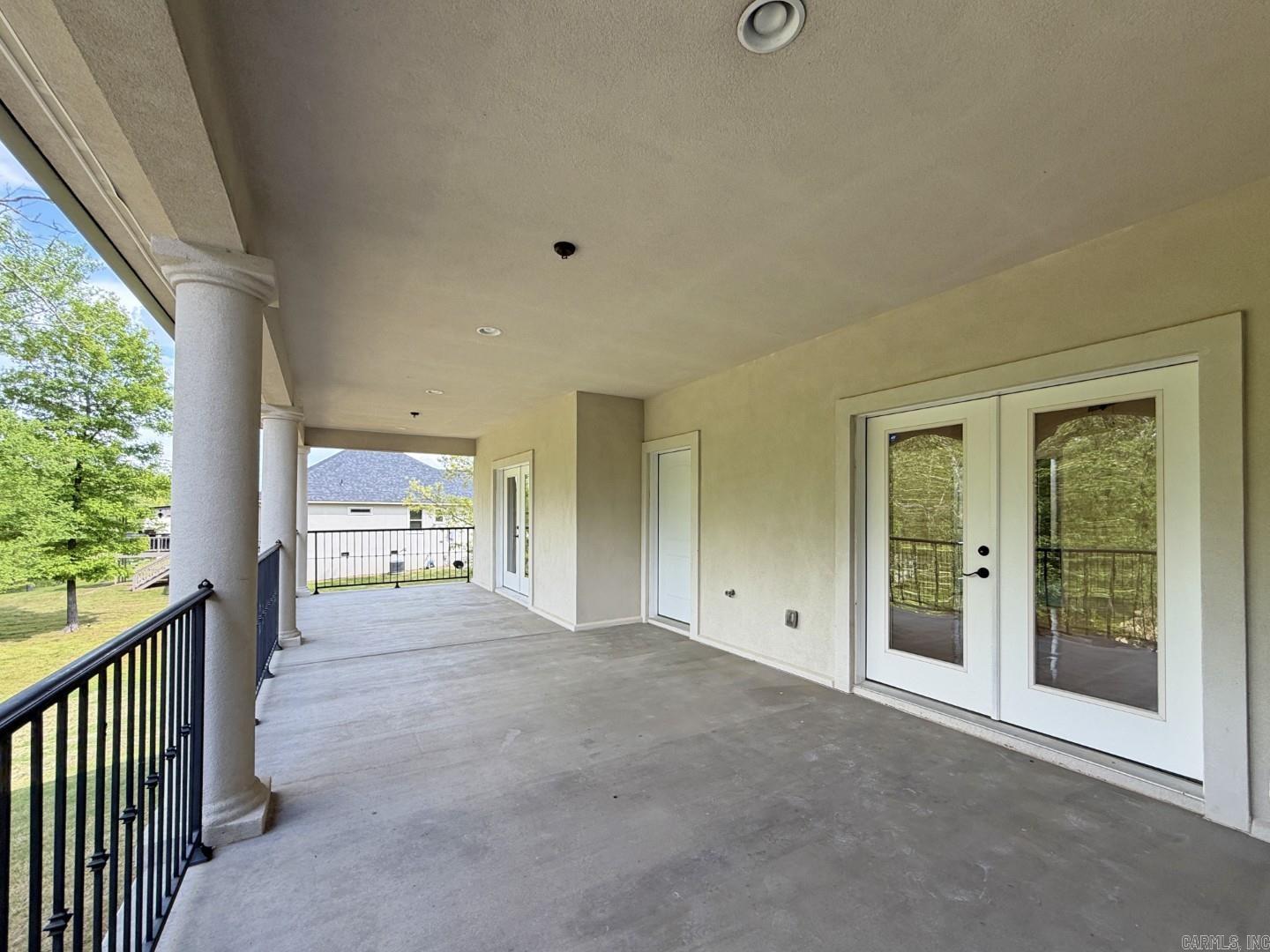 300 Crestview Drive Property Photo 11