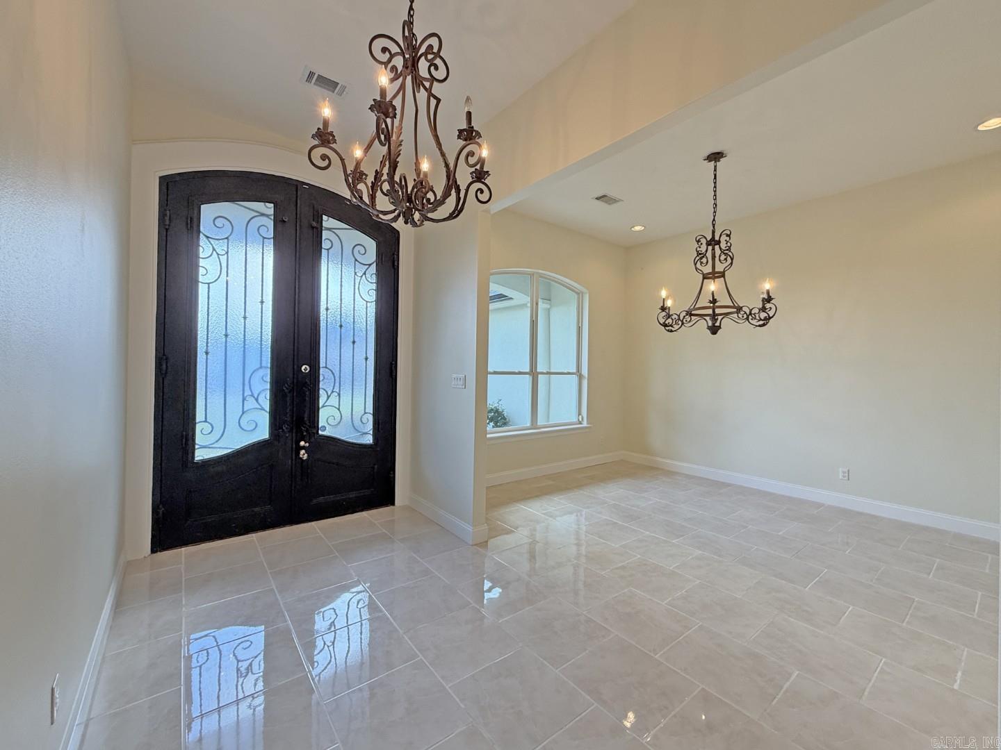 300 Crestview Drive Property Photo 14