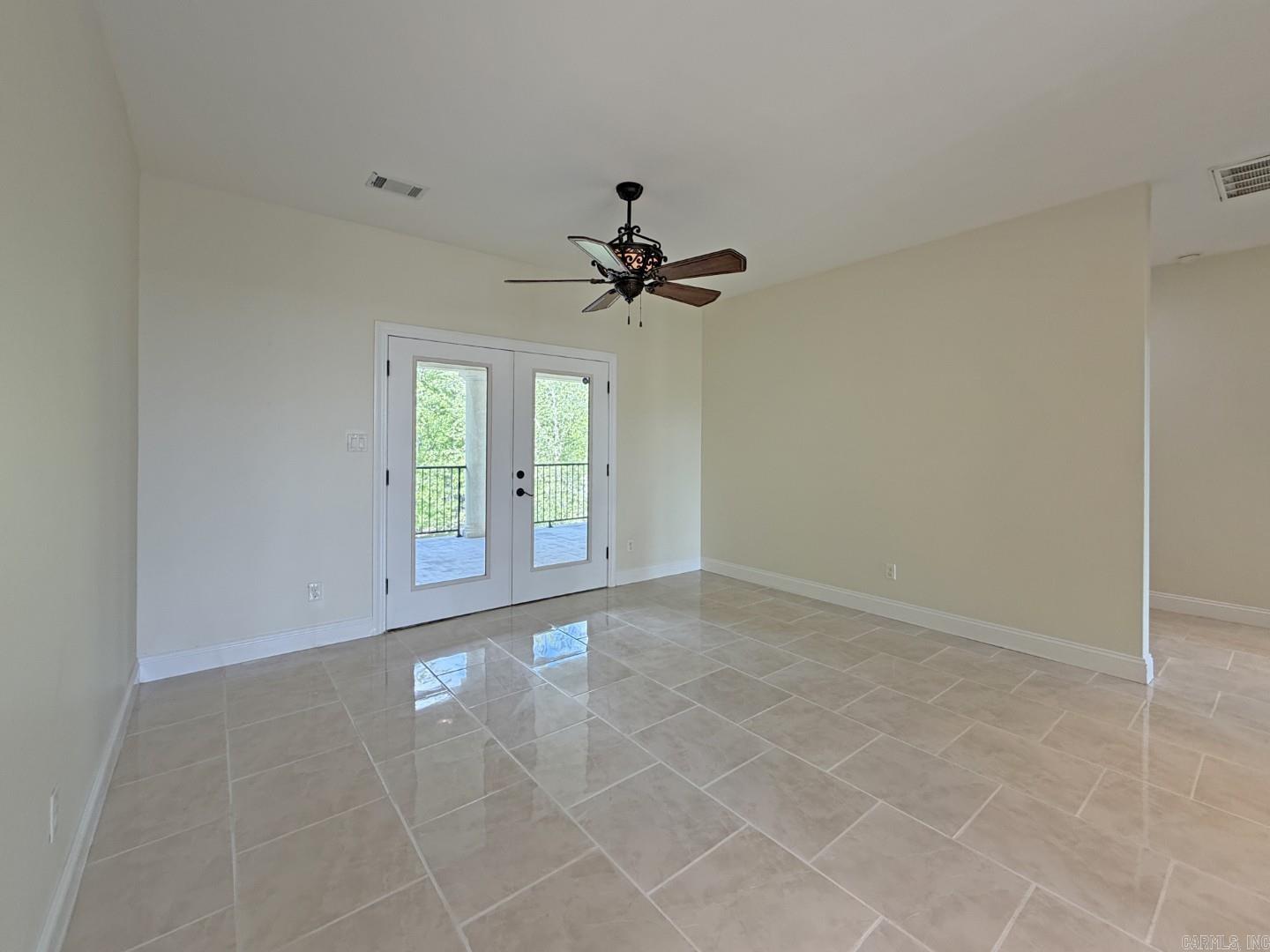 300 Crestview Drive Property Photo 15