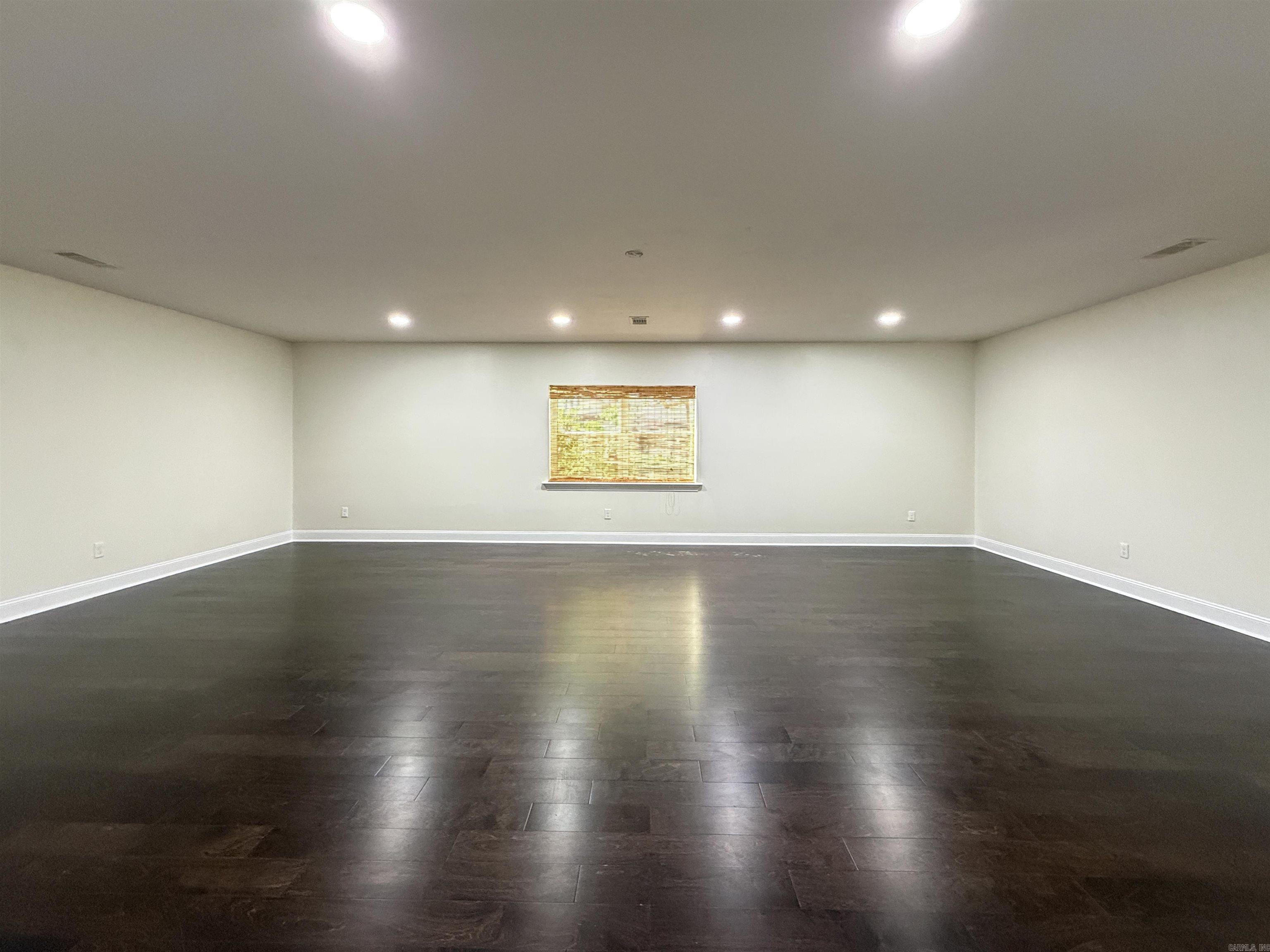 300 Crestview Drive Property Photo 33
