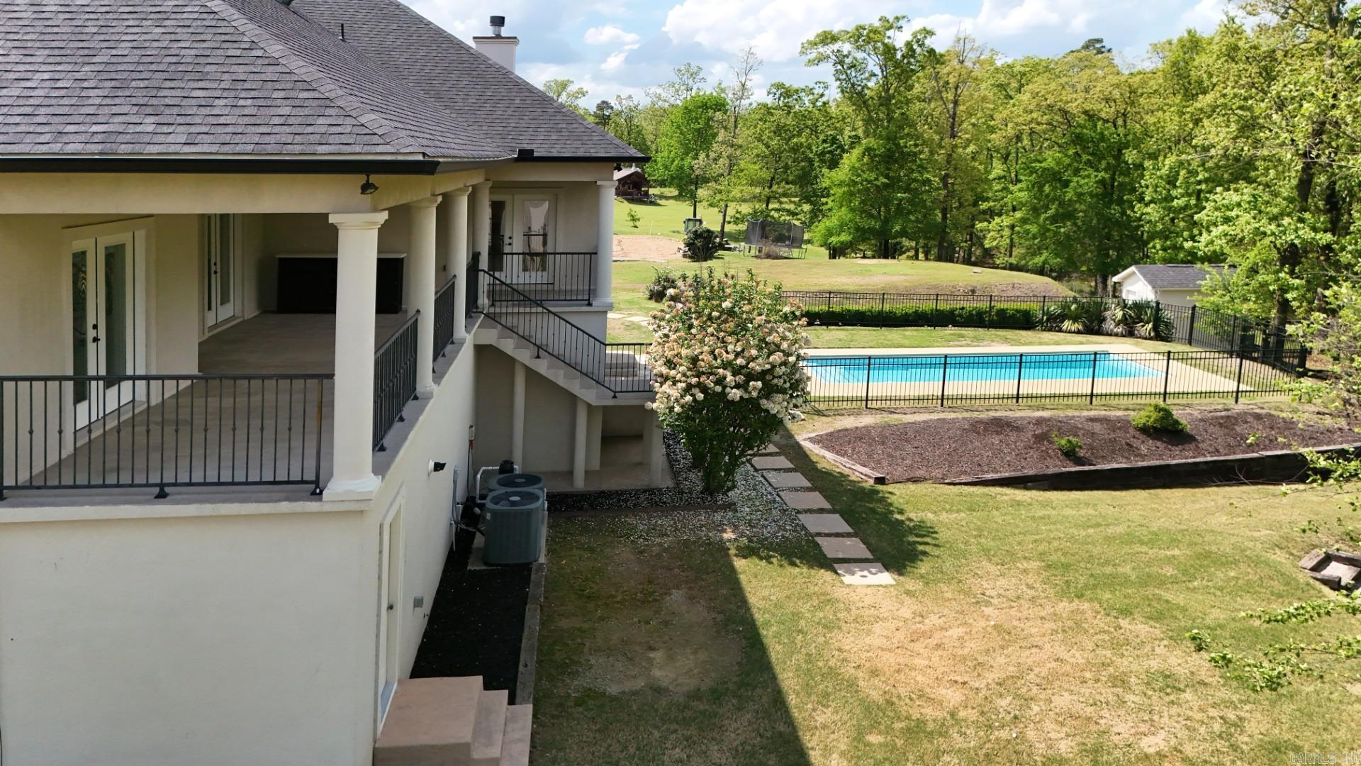 300 Crestview Drive Property Photo 42