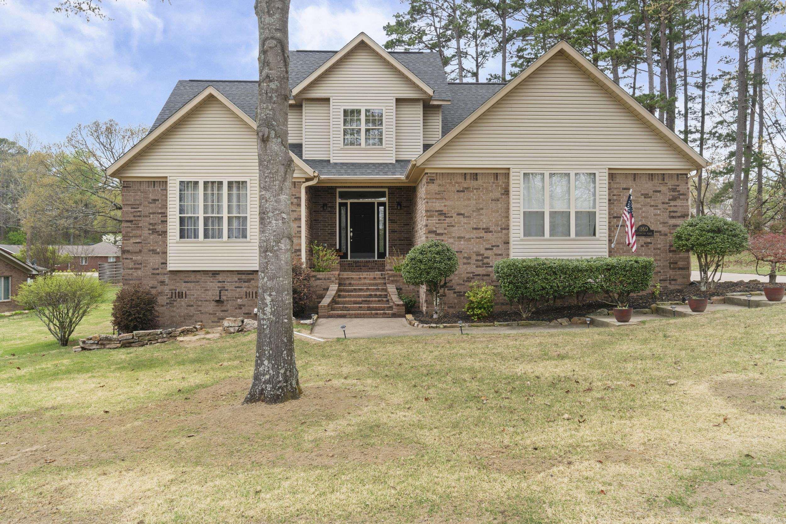 1160 Huntington Place Property Photo 1