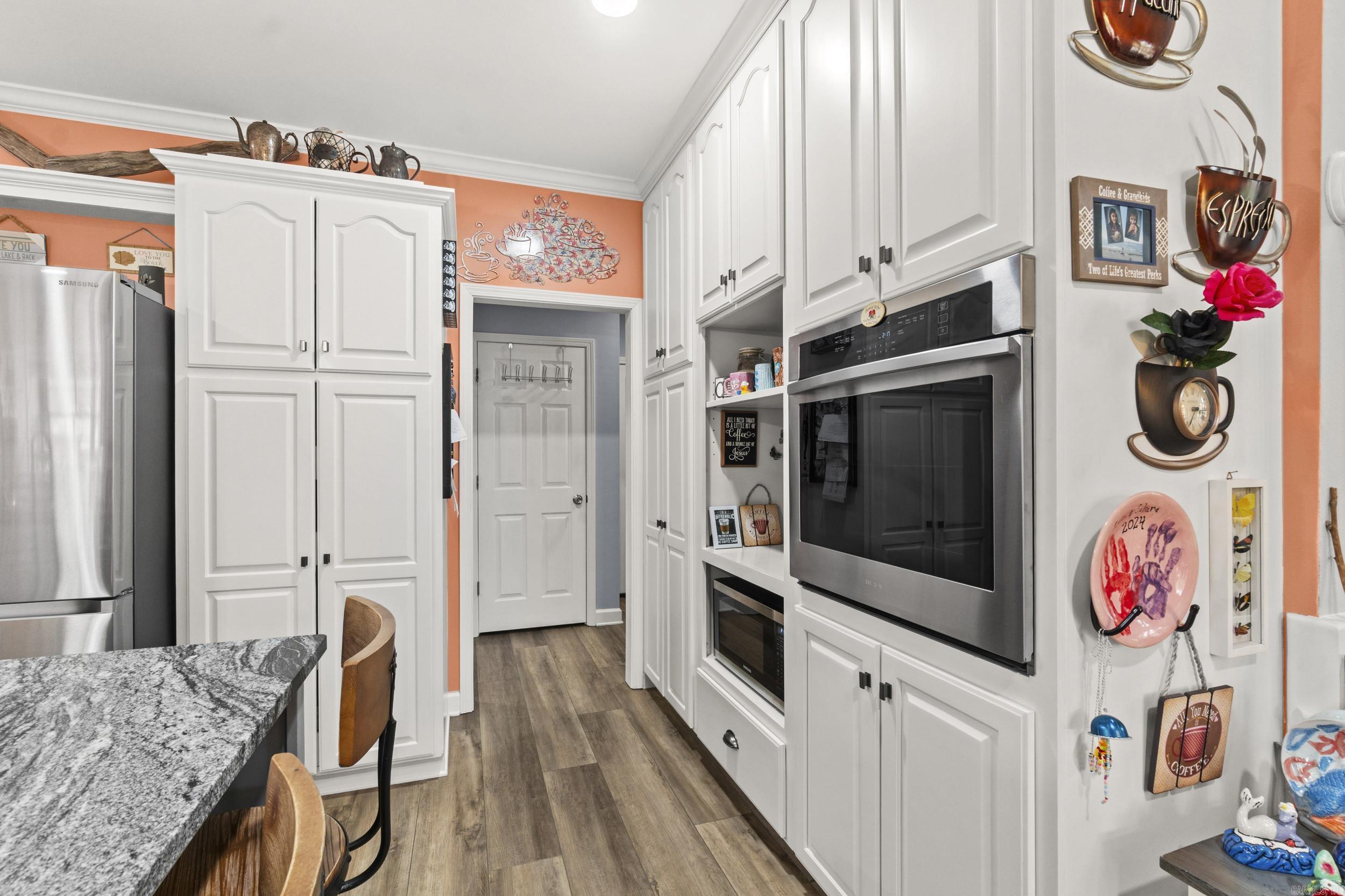 1160 Huntington Place Property Photo 8