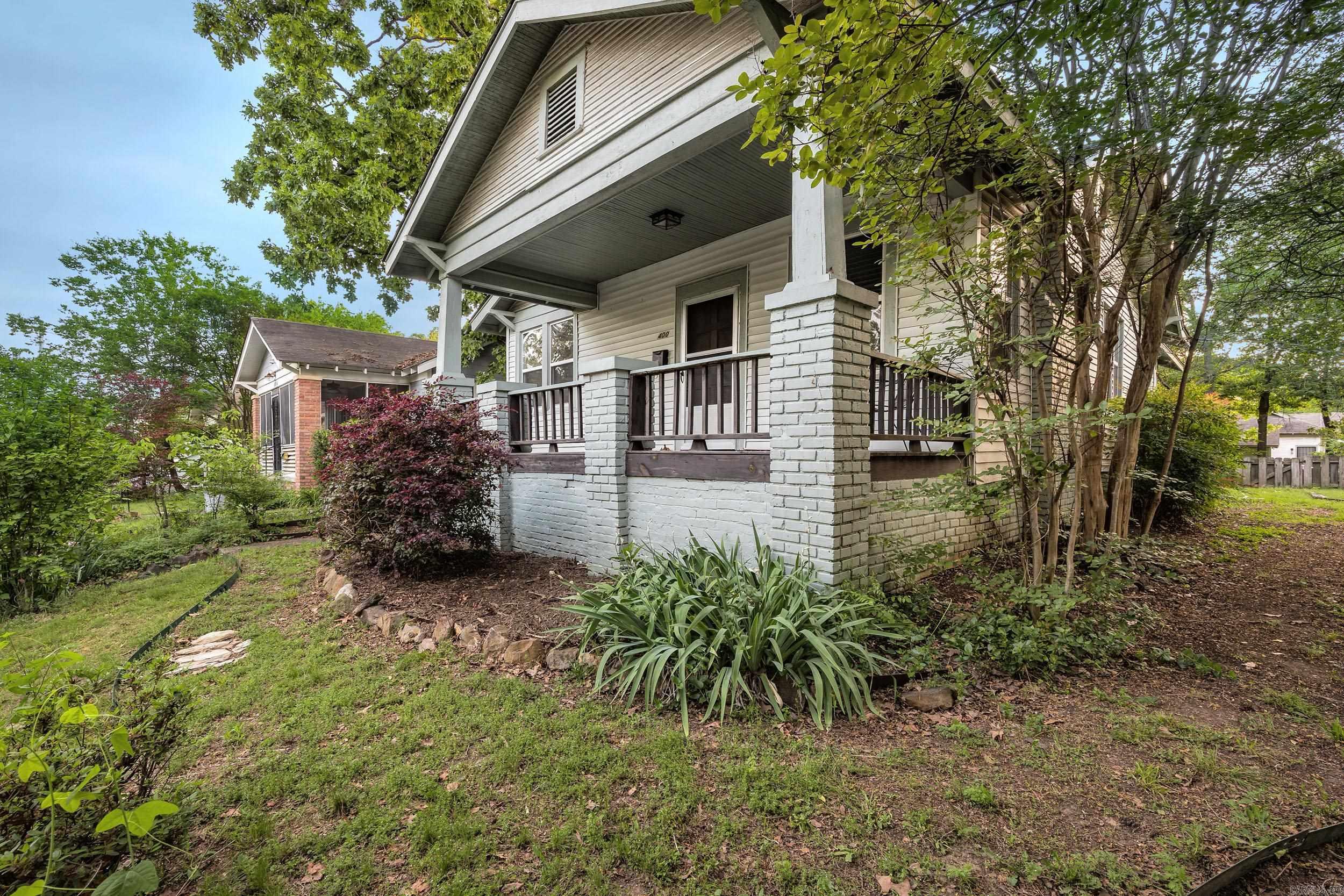 400 S Booker Property Photo 4