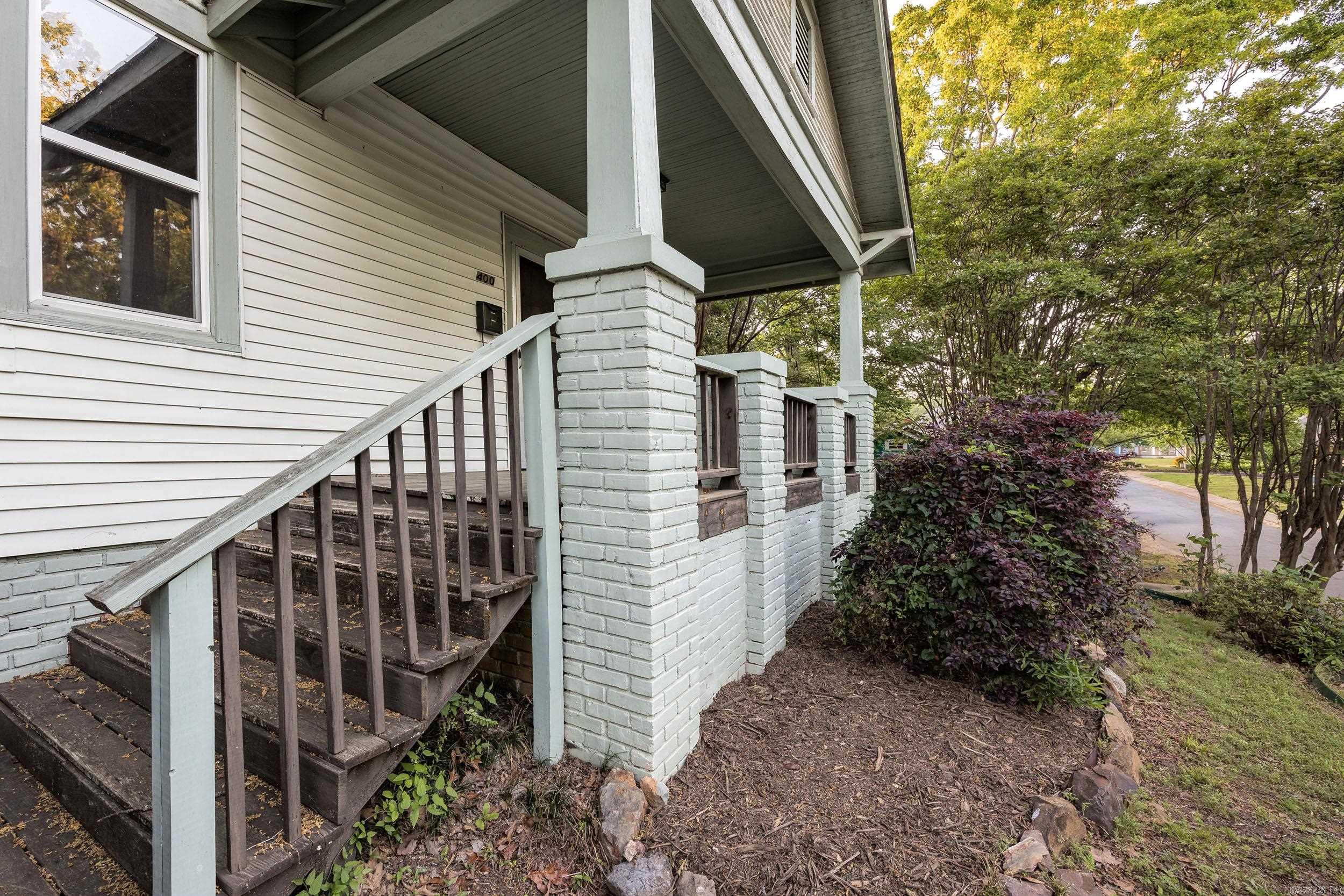 400 S Booker Property Photo 5