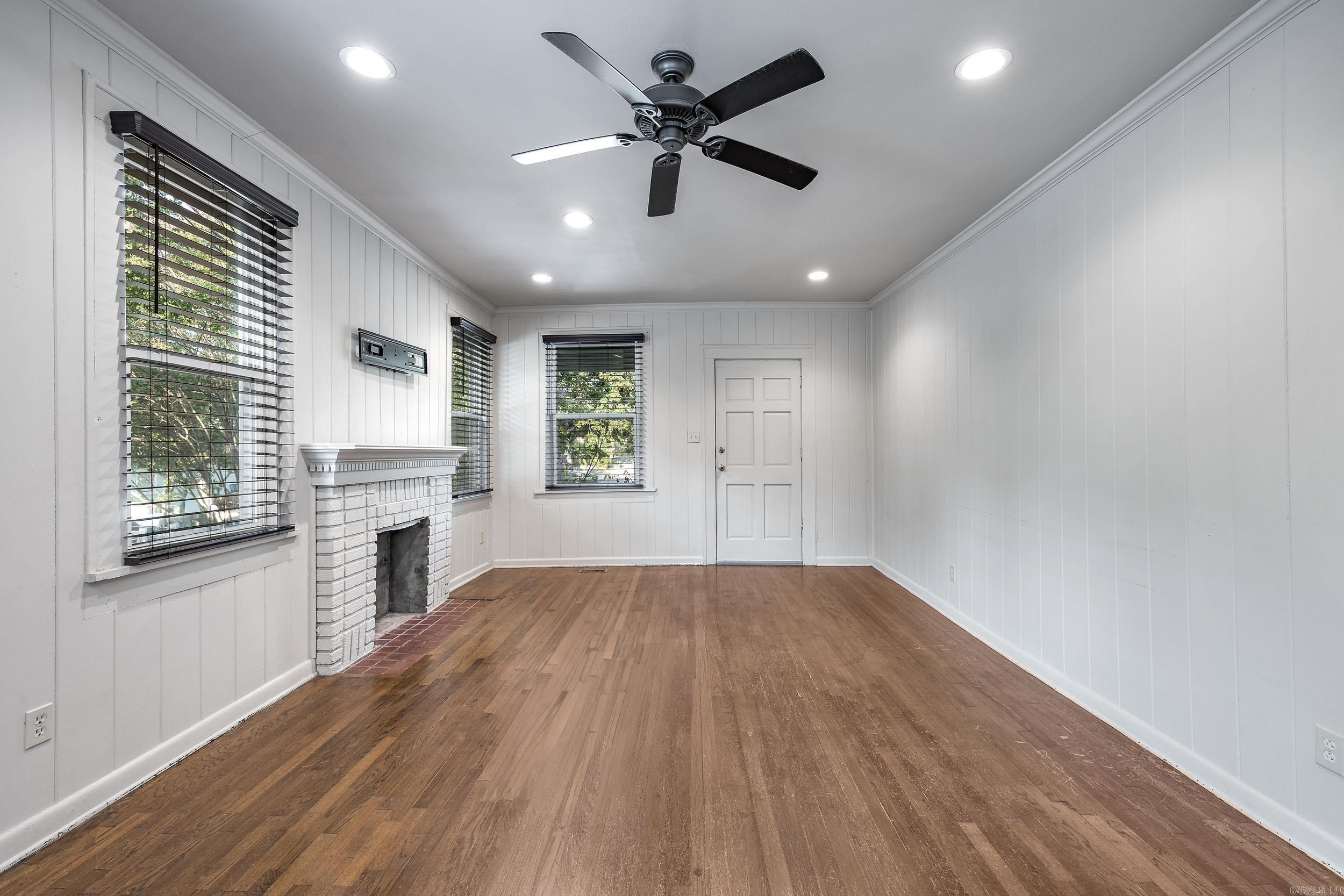 400 S Booker Property Photo 10