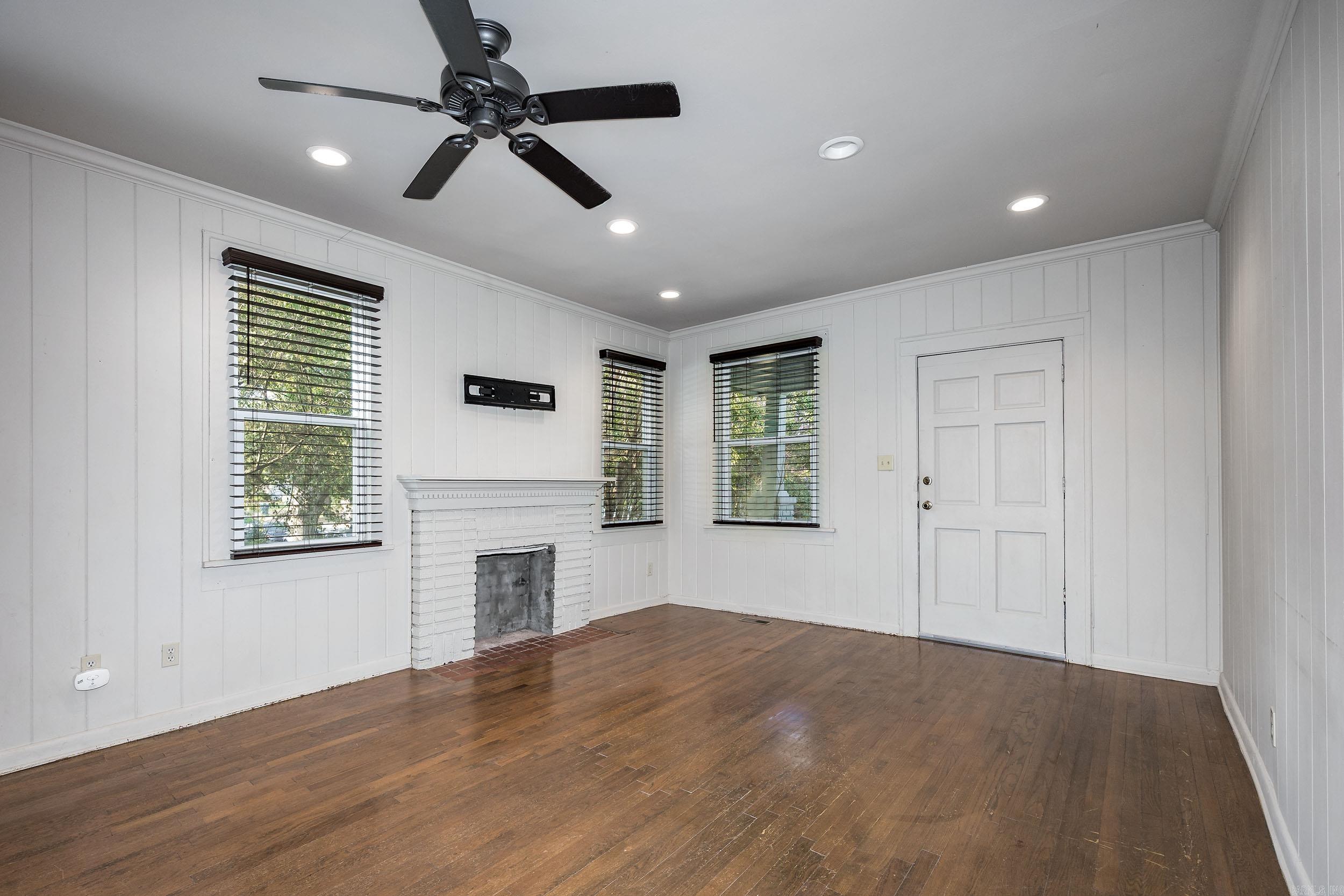 400 S Booker Property Photo 11