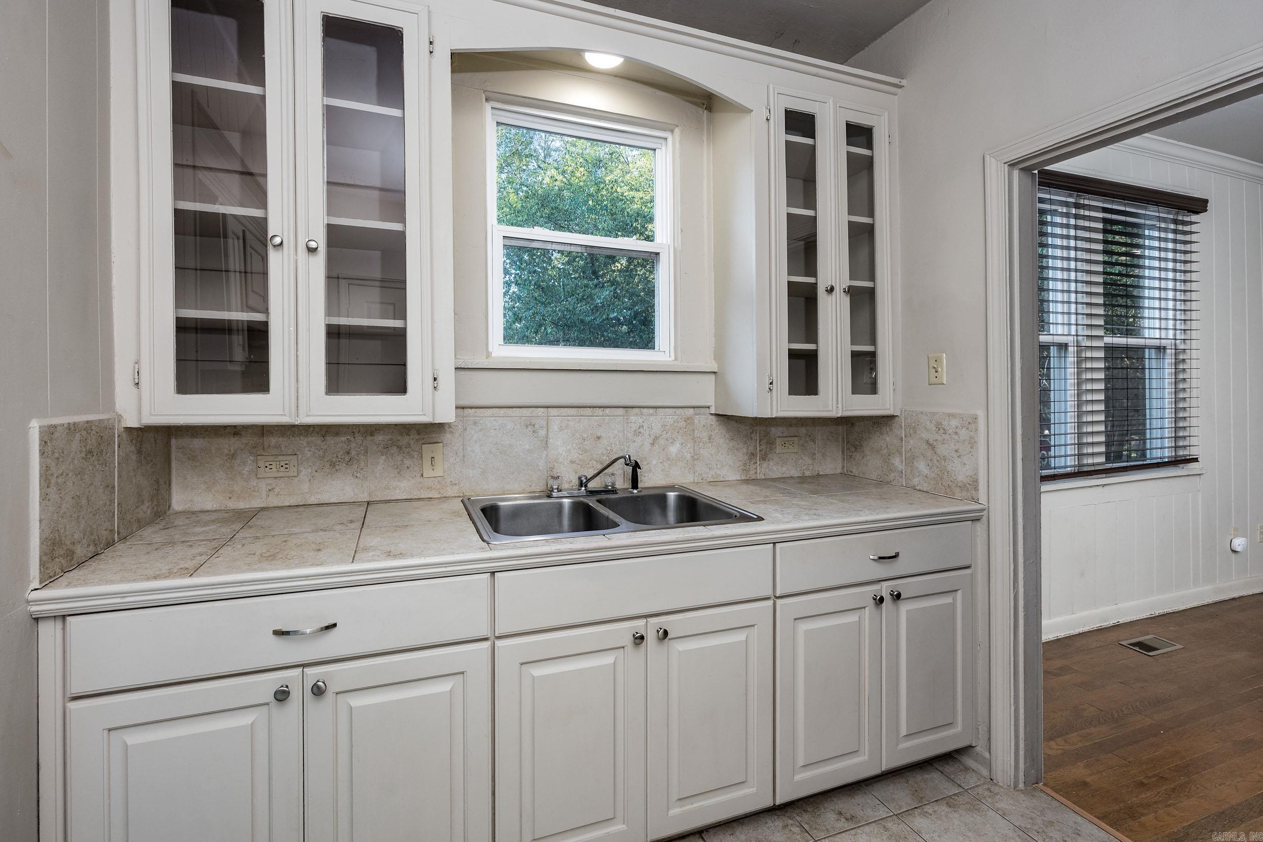 400 S Booker Property Photo 13