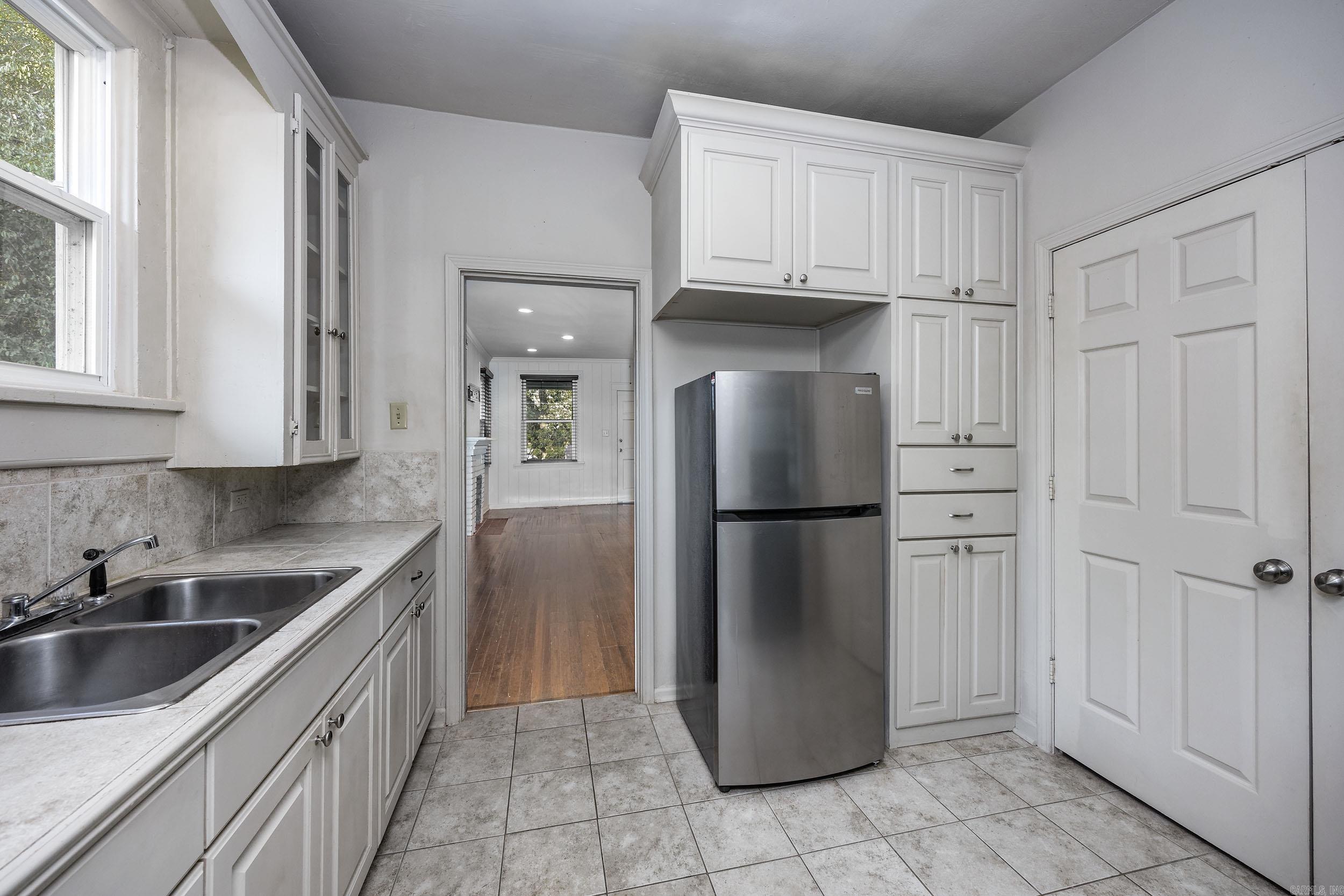 400 S Booker Property Photo 14