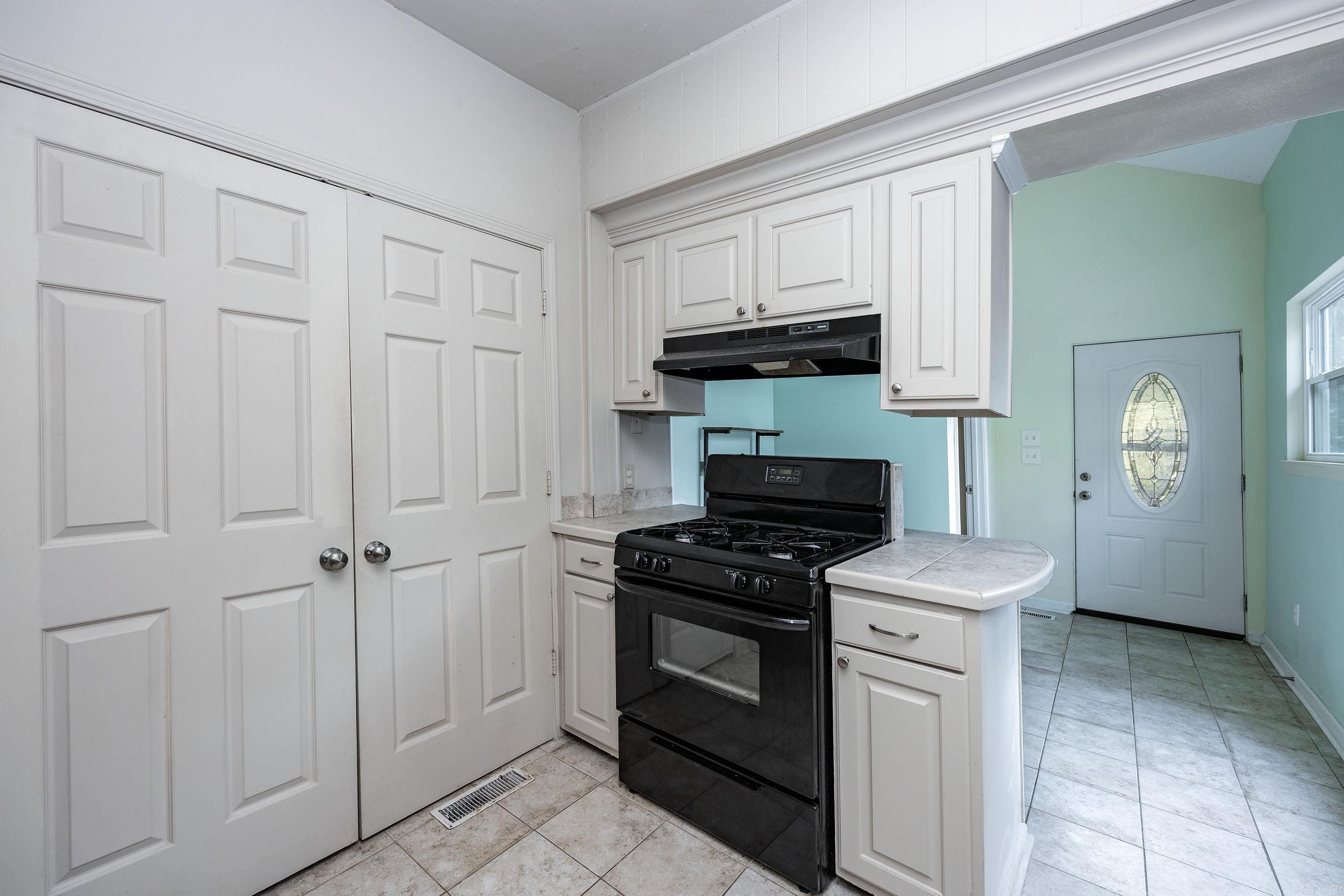 400 S Booker Property Photo 15