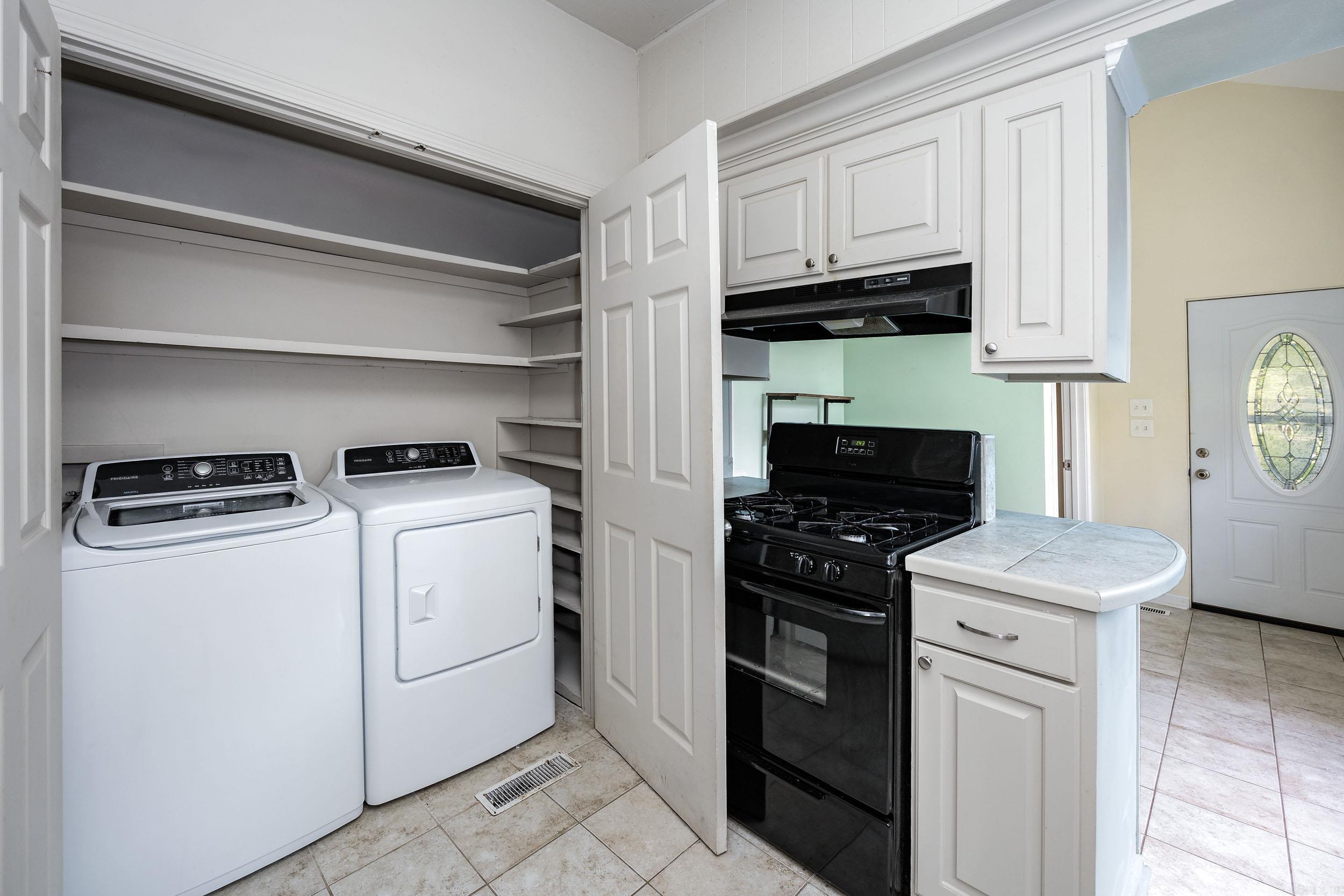 400 S Booker Property Photo 16