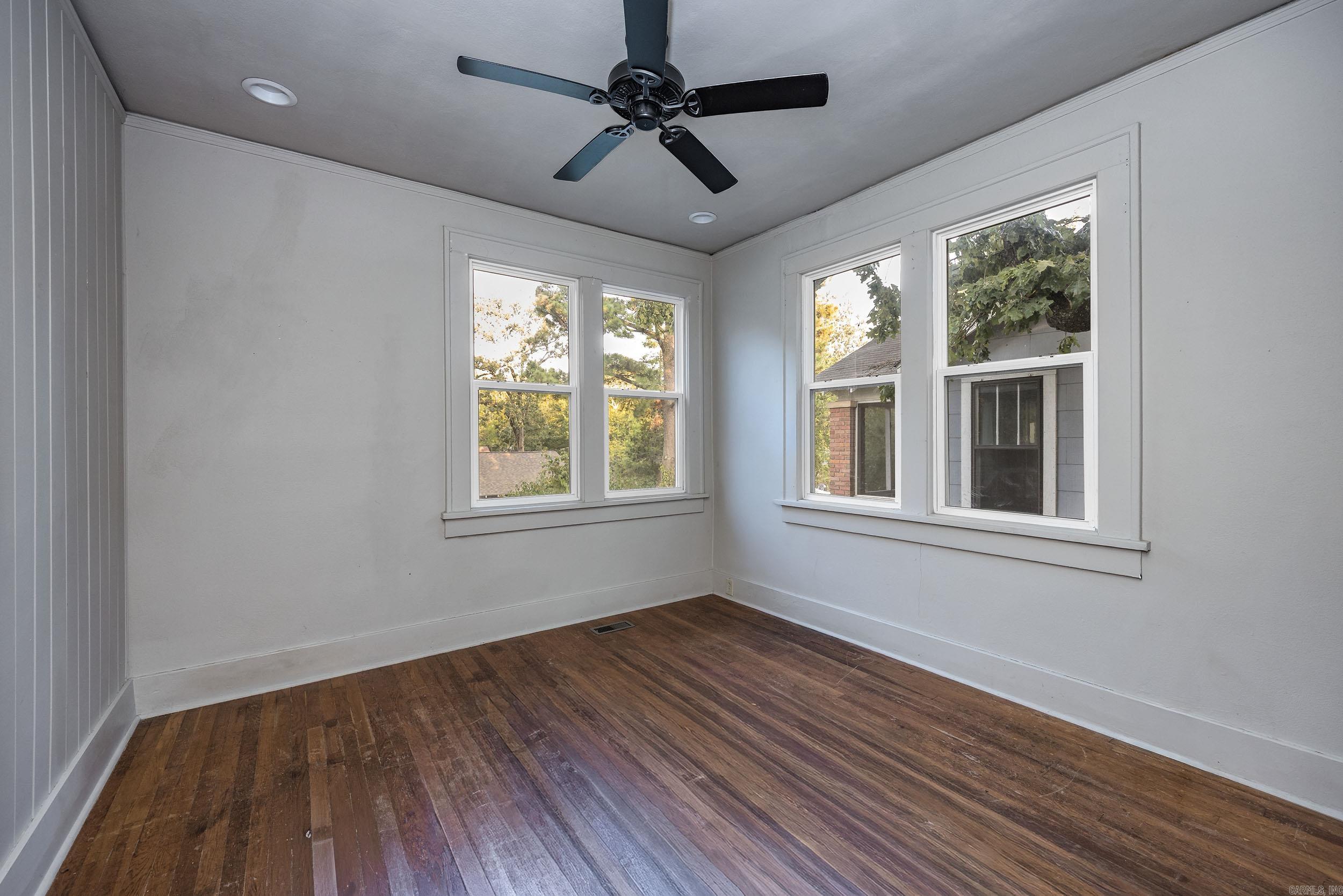 400 S Booker Property Photo 18
