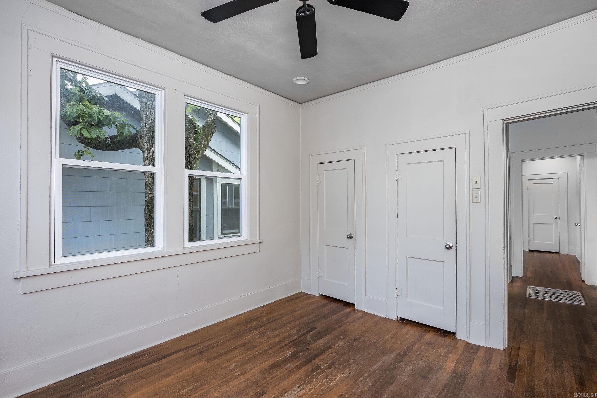 400 S Booker Property Photo 19
