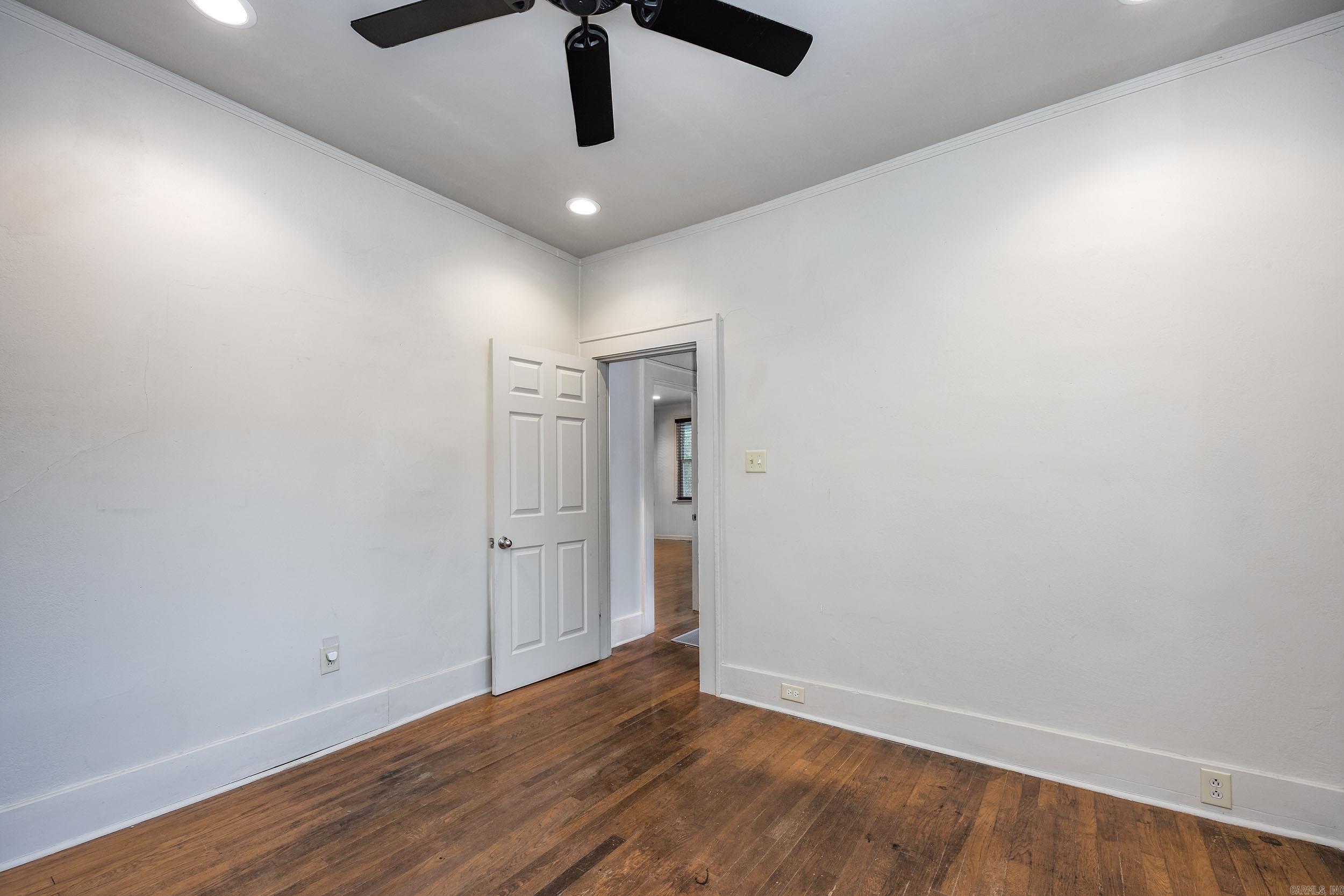 400 S Booker Property Photo 23