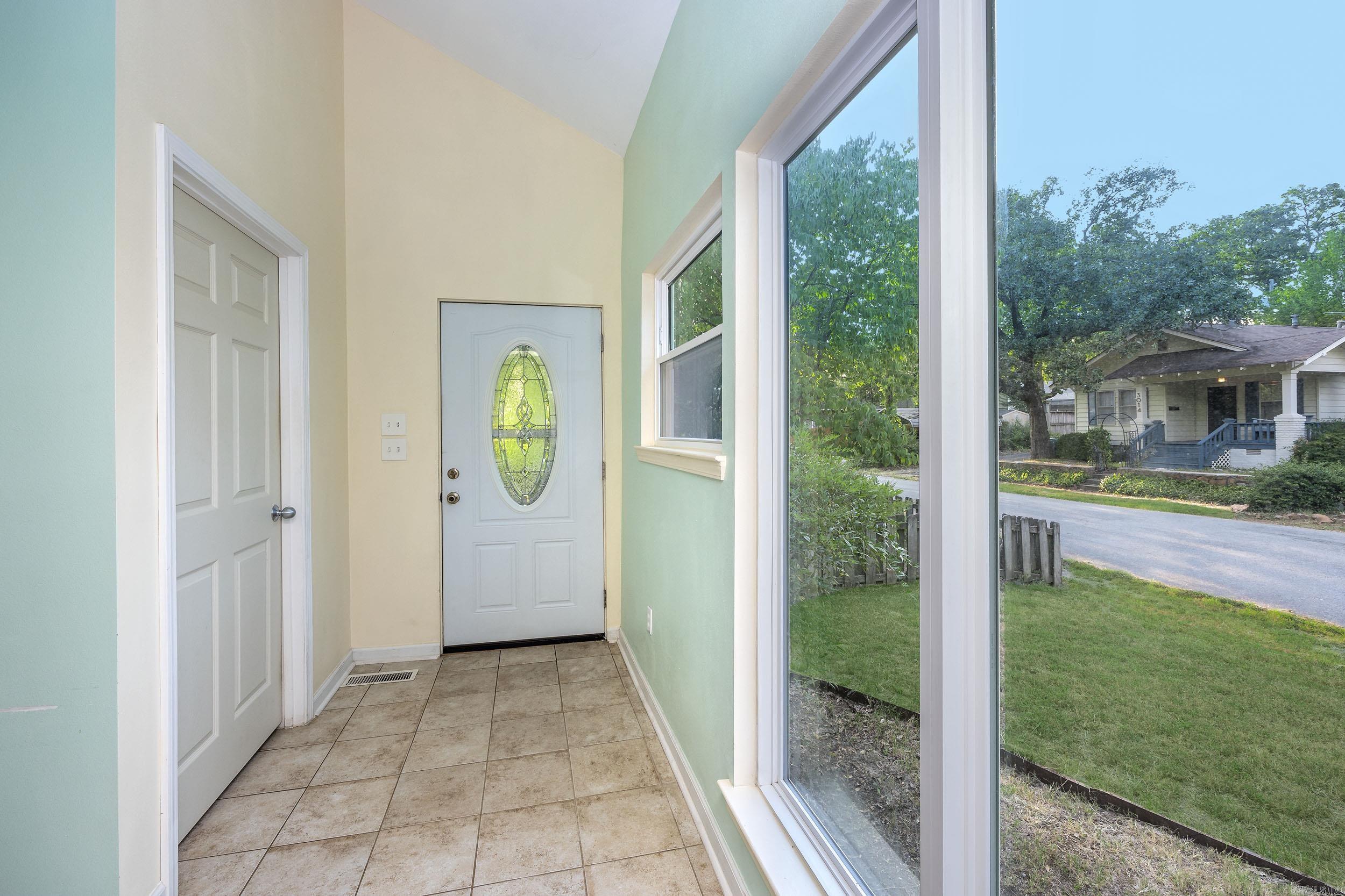 400 S Booker Property Photo 24