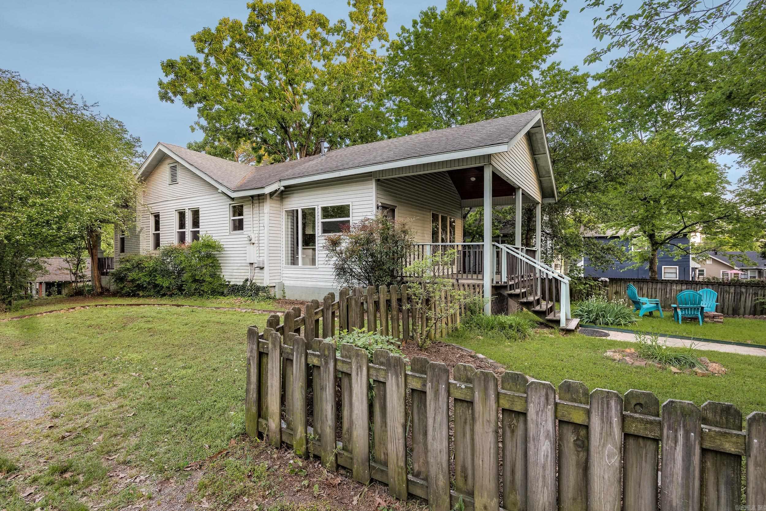 400 S Booker Property Photo 27