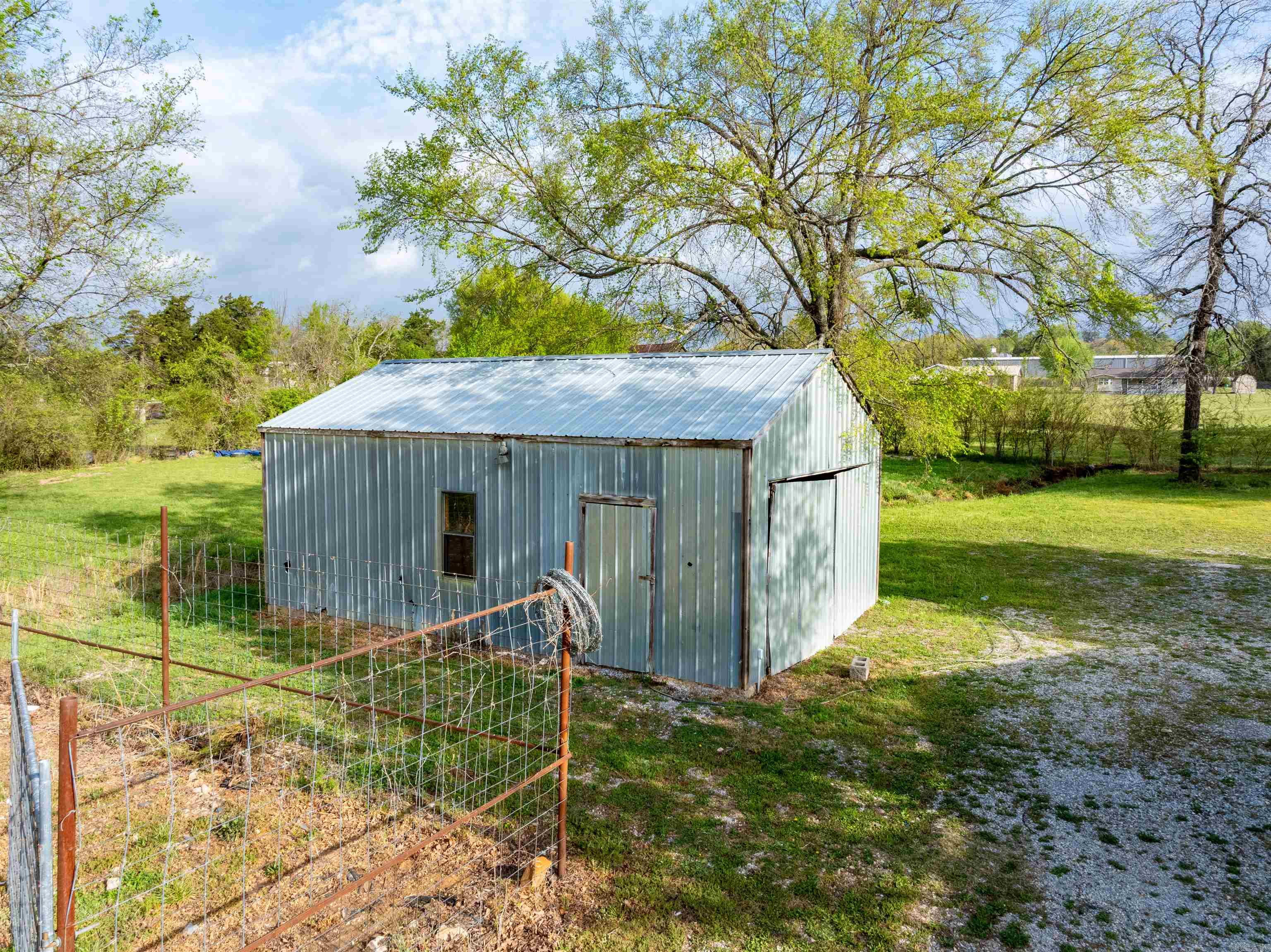 901a W. Main St Property Photo 12