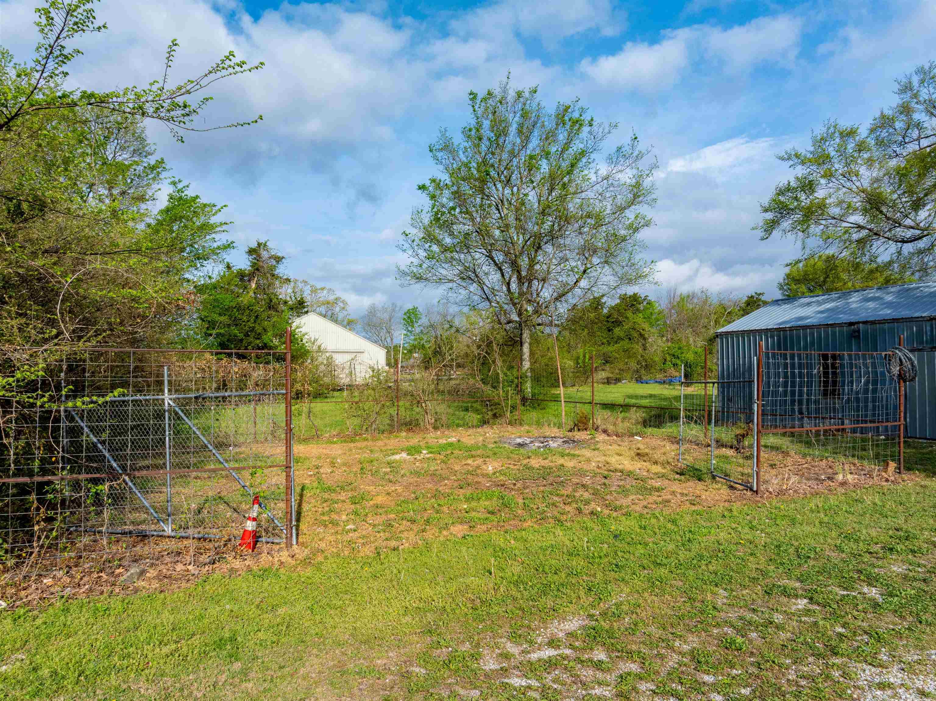 901a W. Main St Property Photo 14