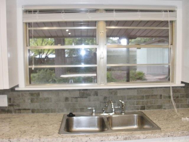 610 6th Ave Property Photo 3