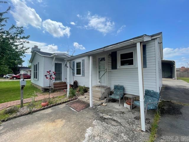 1902 S Spring Street Property Photo 2