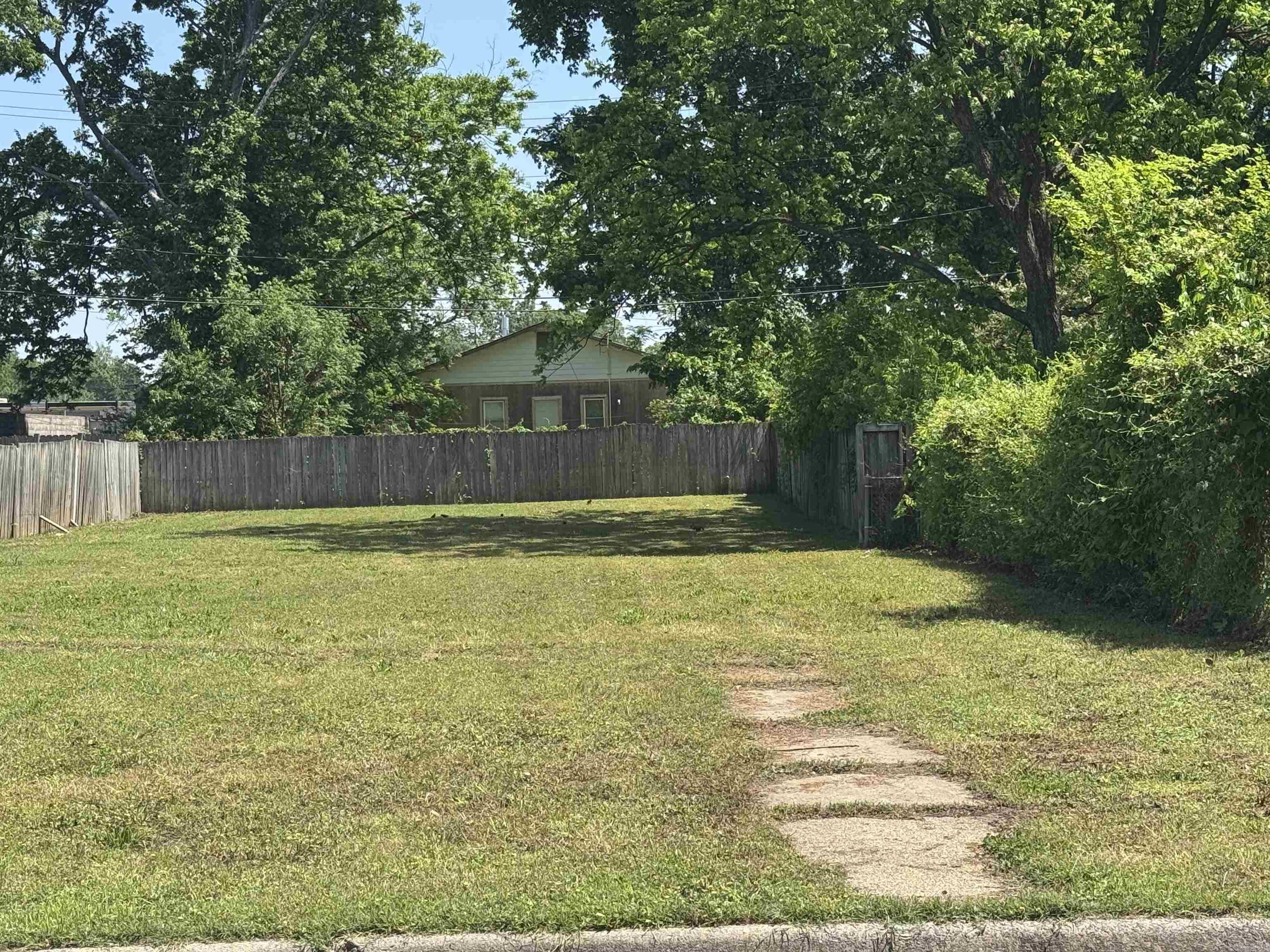 1406 N Magnolia St. Property Photo 3