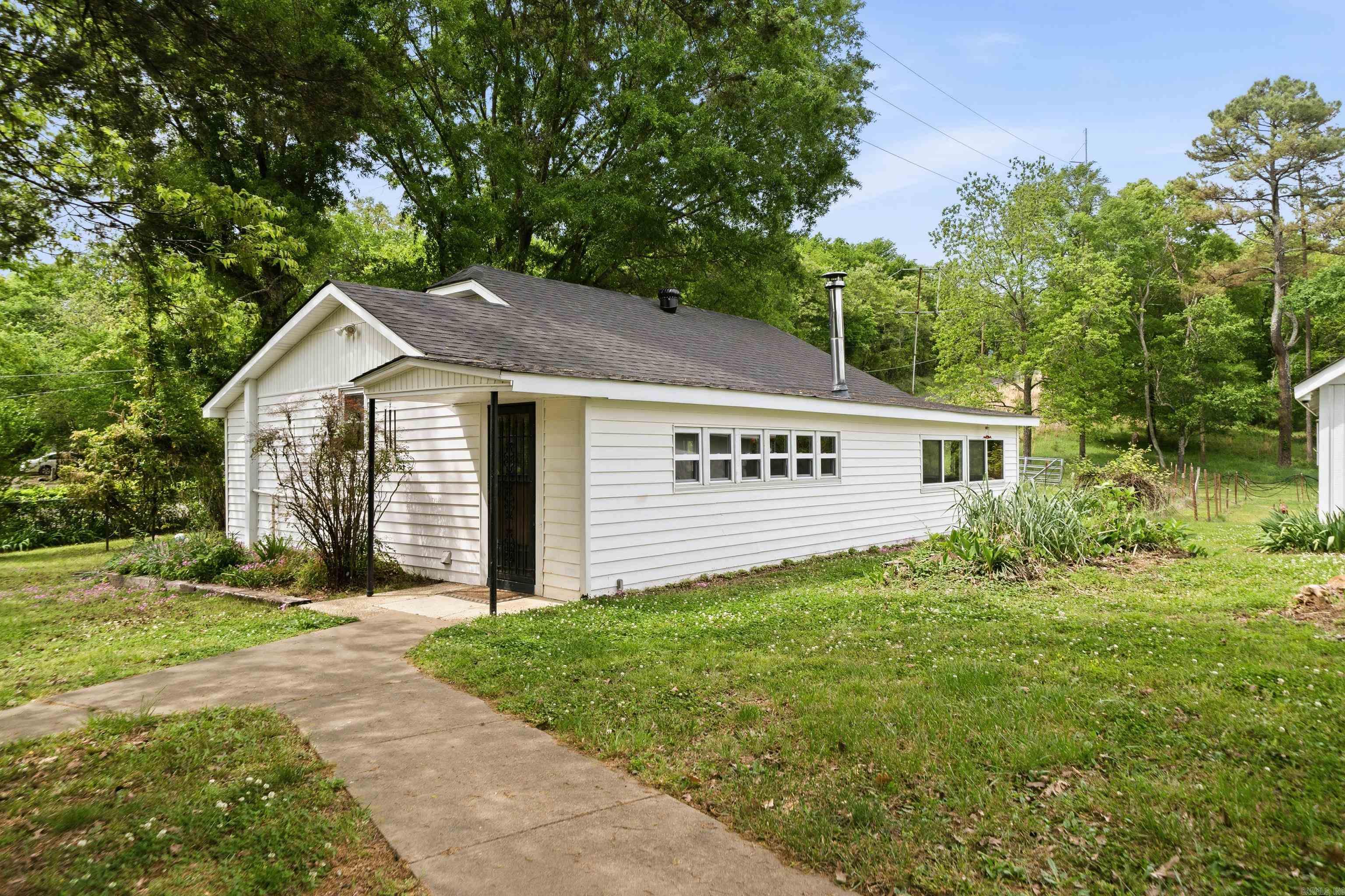 300 Carver Street Property Photo 8