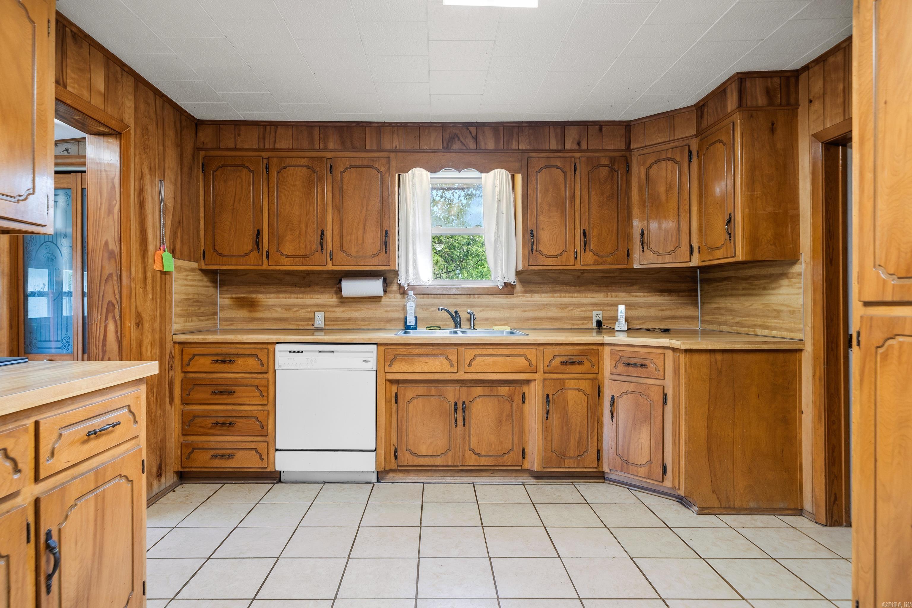 300 Carver Street Property Photo 16