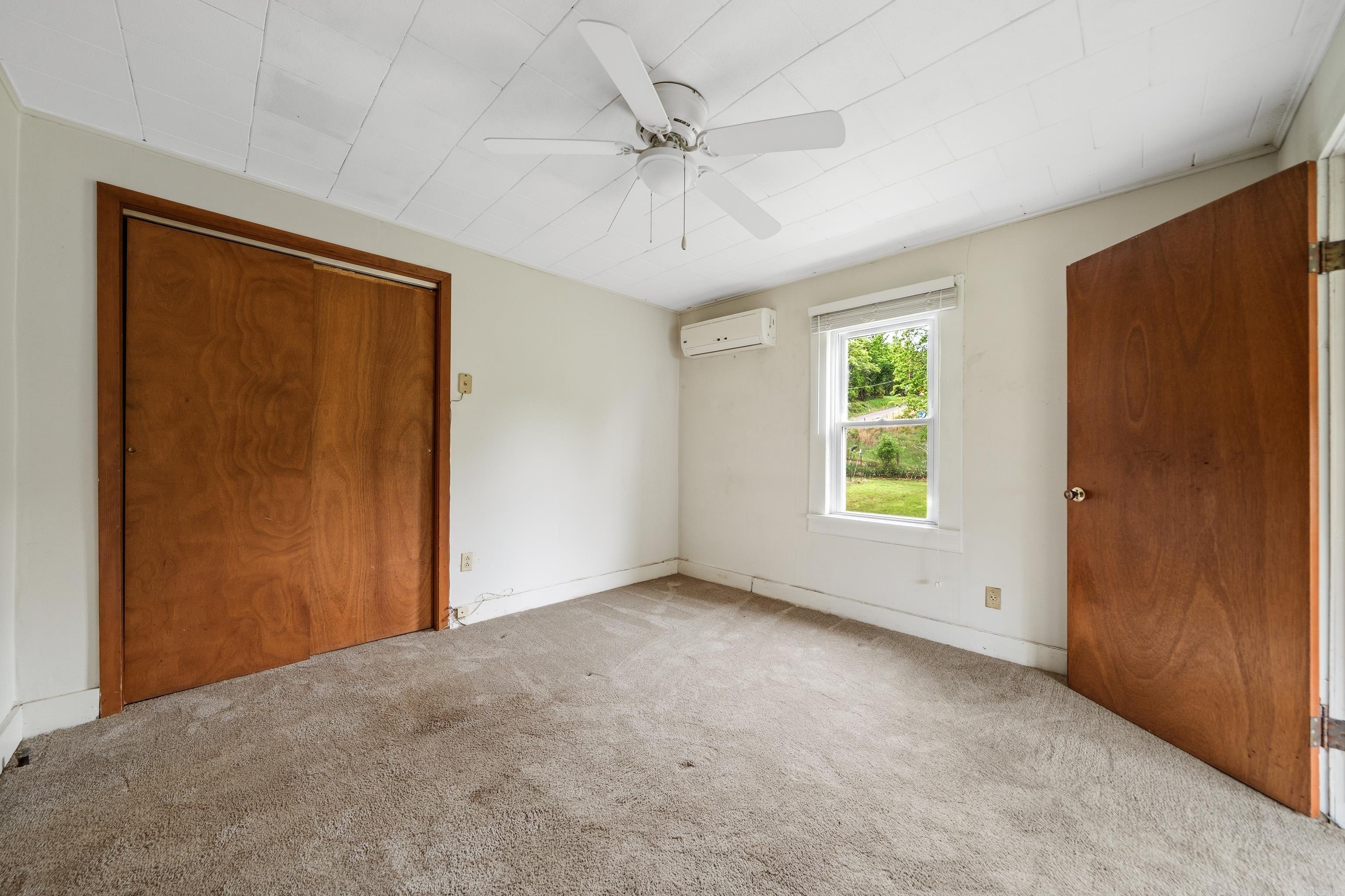 300 Carver Street Property Photo 20