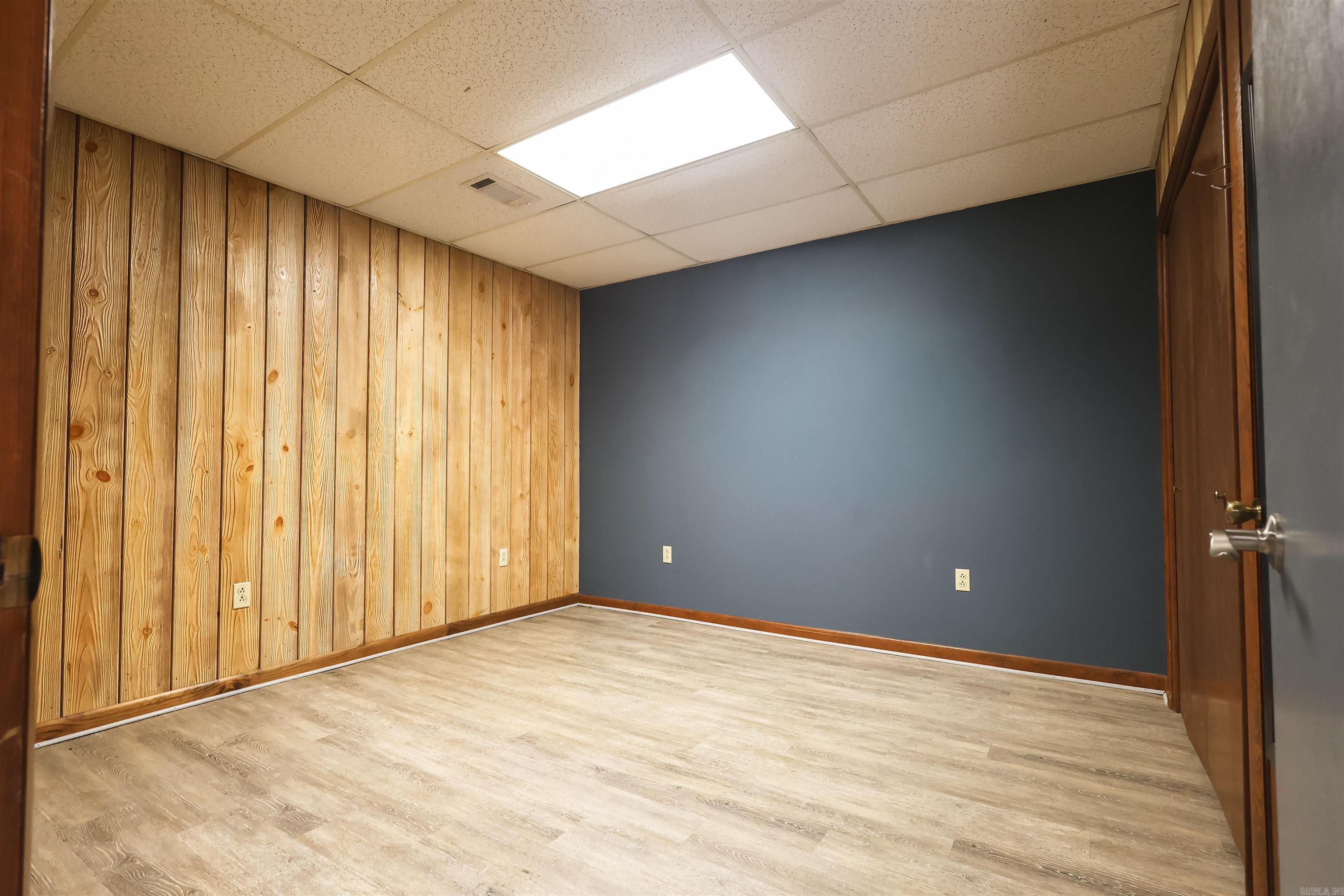 240 N George Street Property Photo 6