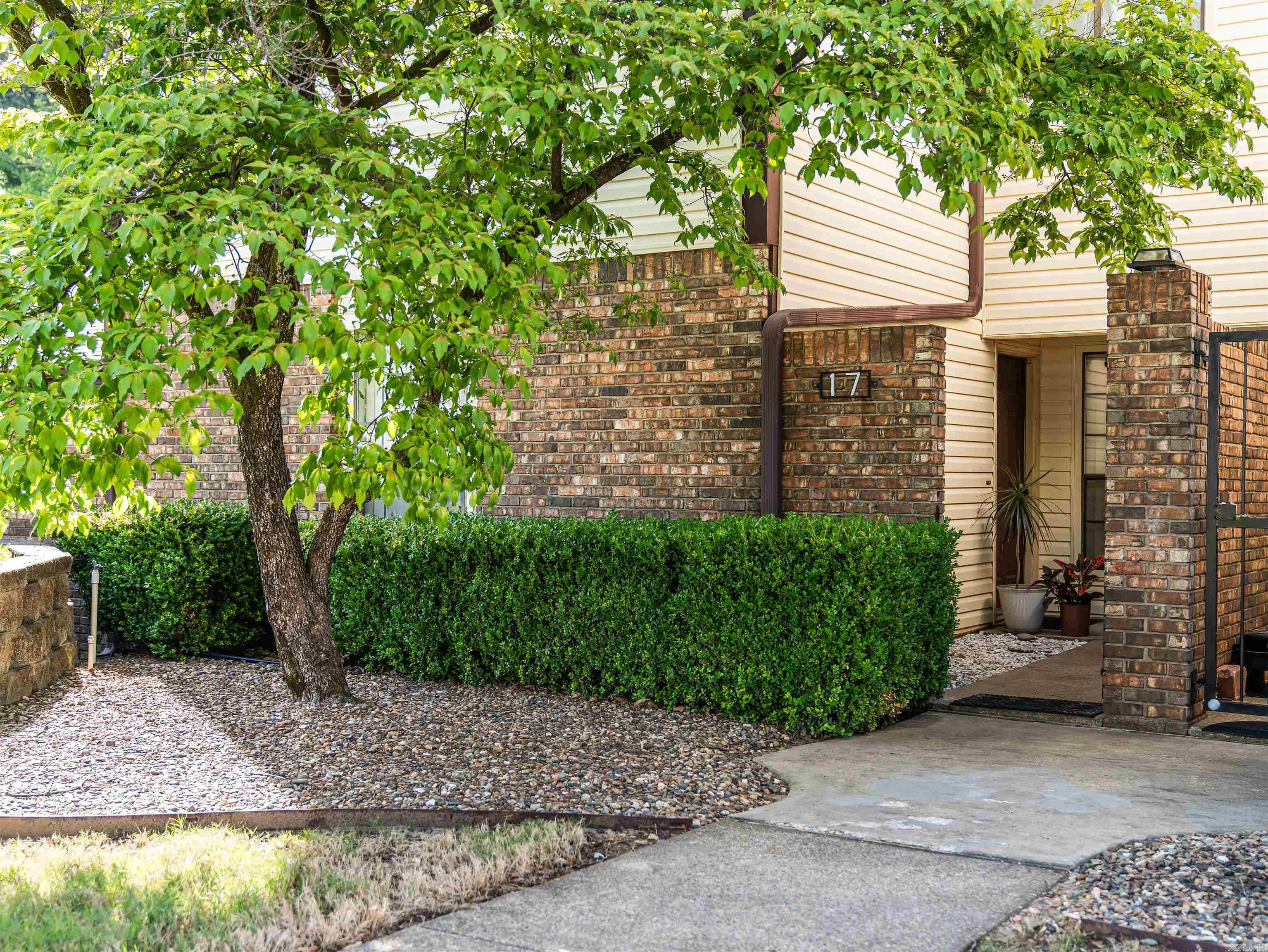 17 Huntleigh Drive Property Photo 3