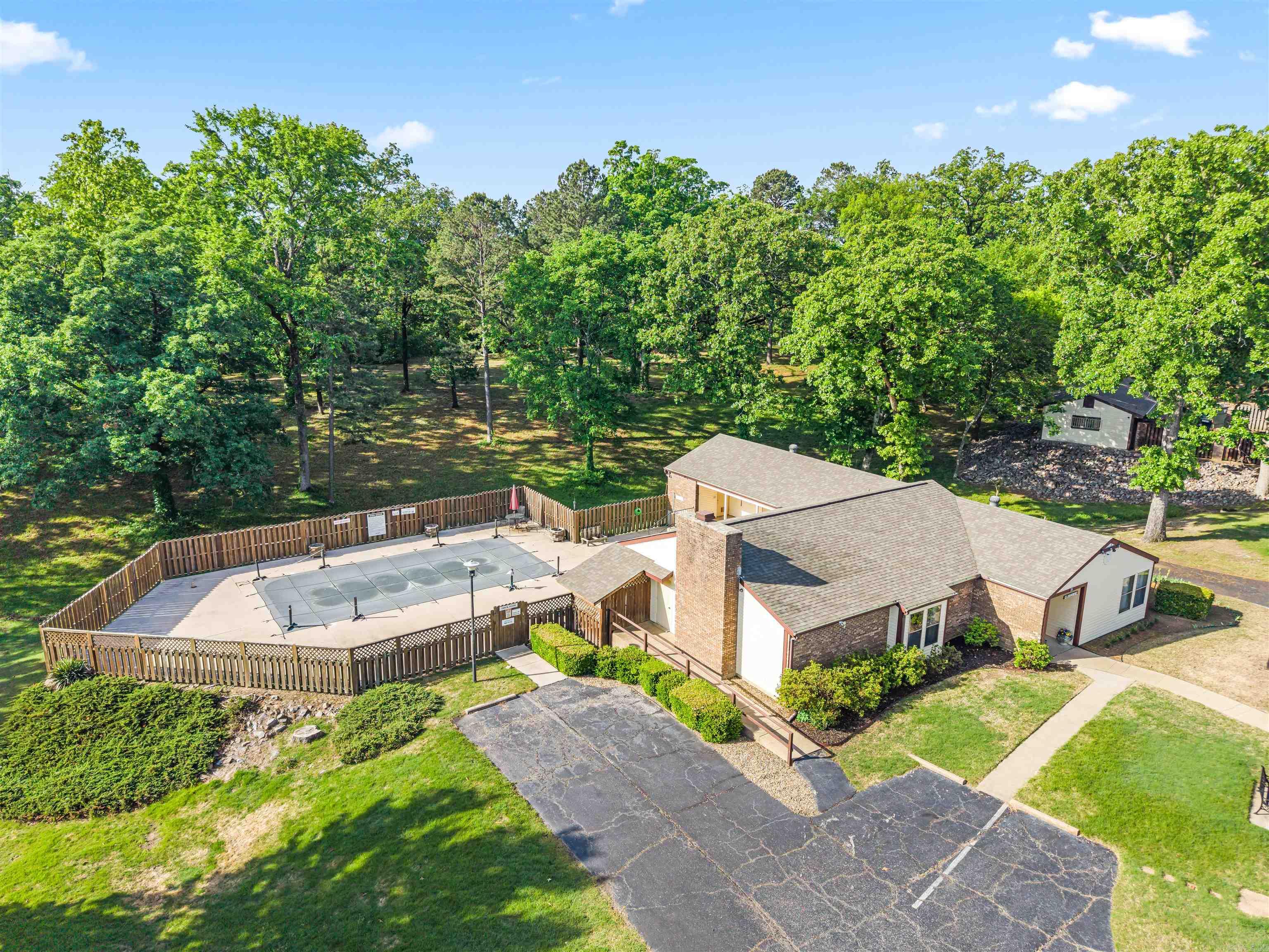 17 Huntleigh Drive Property Photo 26