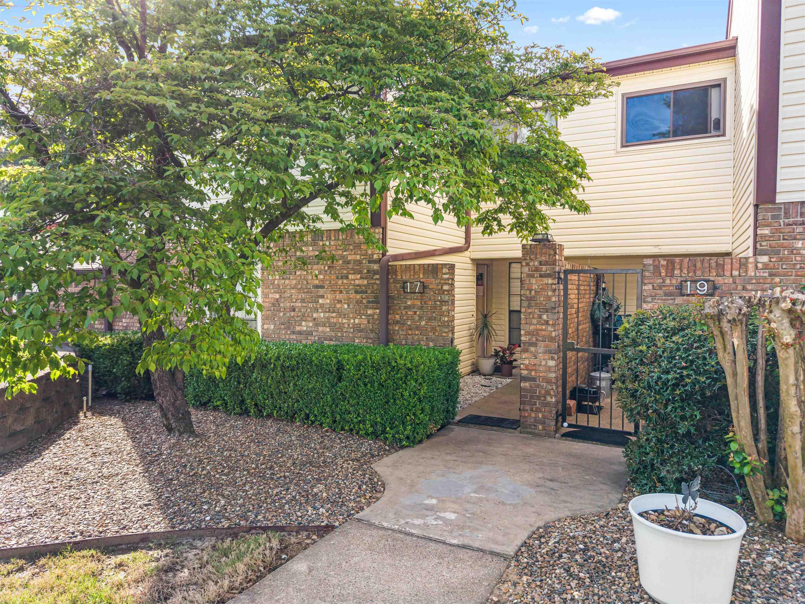 17 Huntleigh Drive Property Photo 31