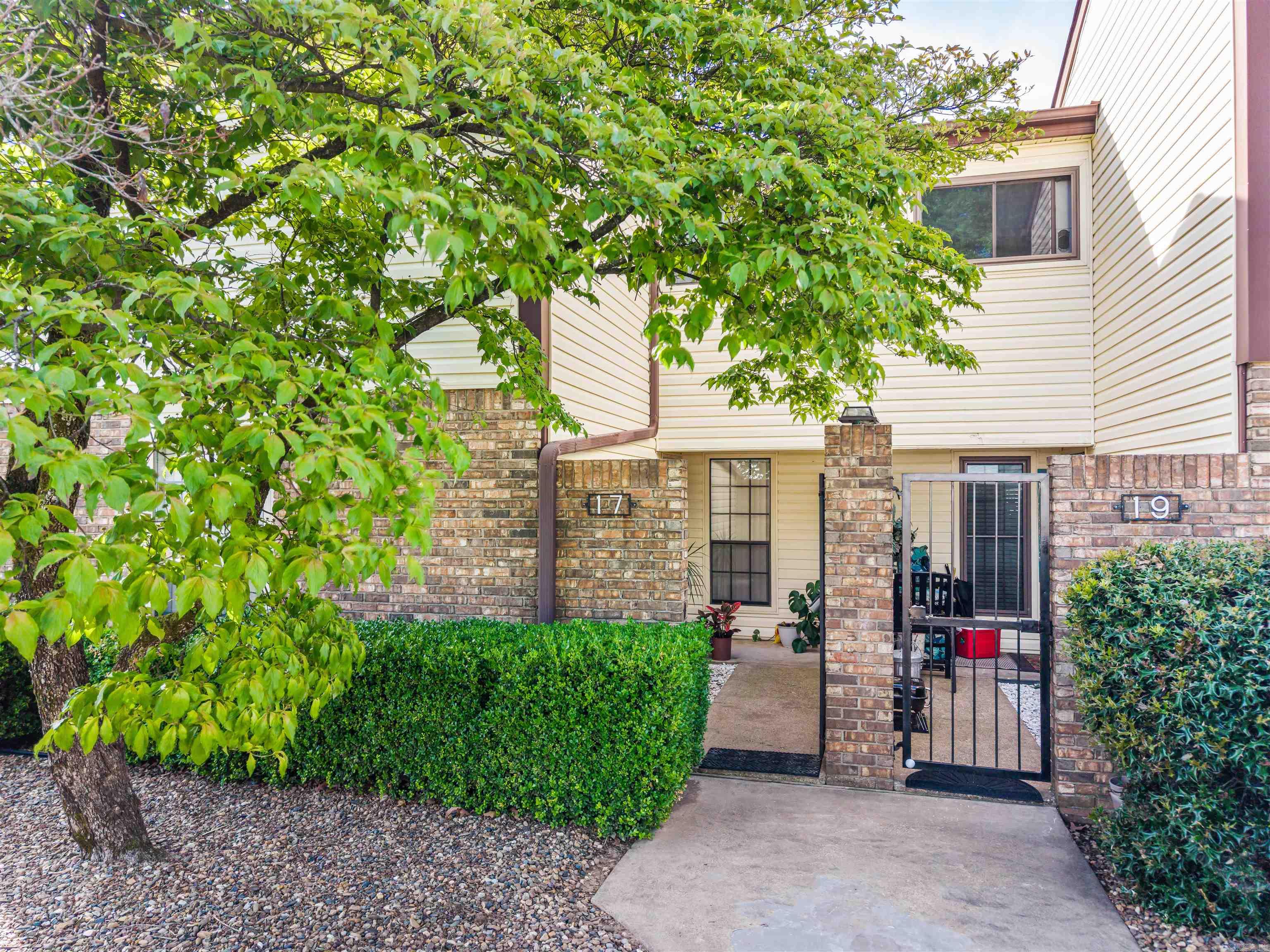 17 Huntleigh Drive Property Photo 32