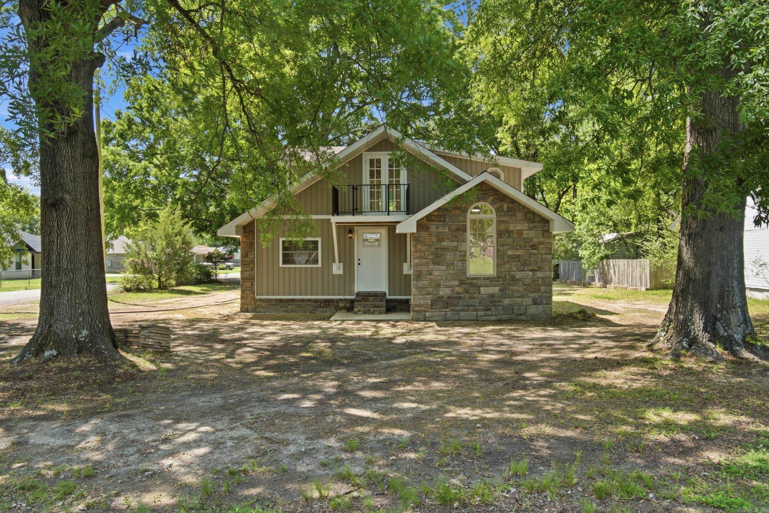 201 N Holly Property Photo 1
