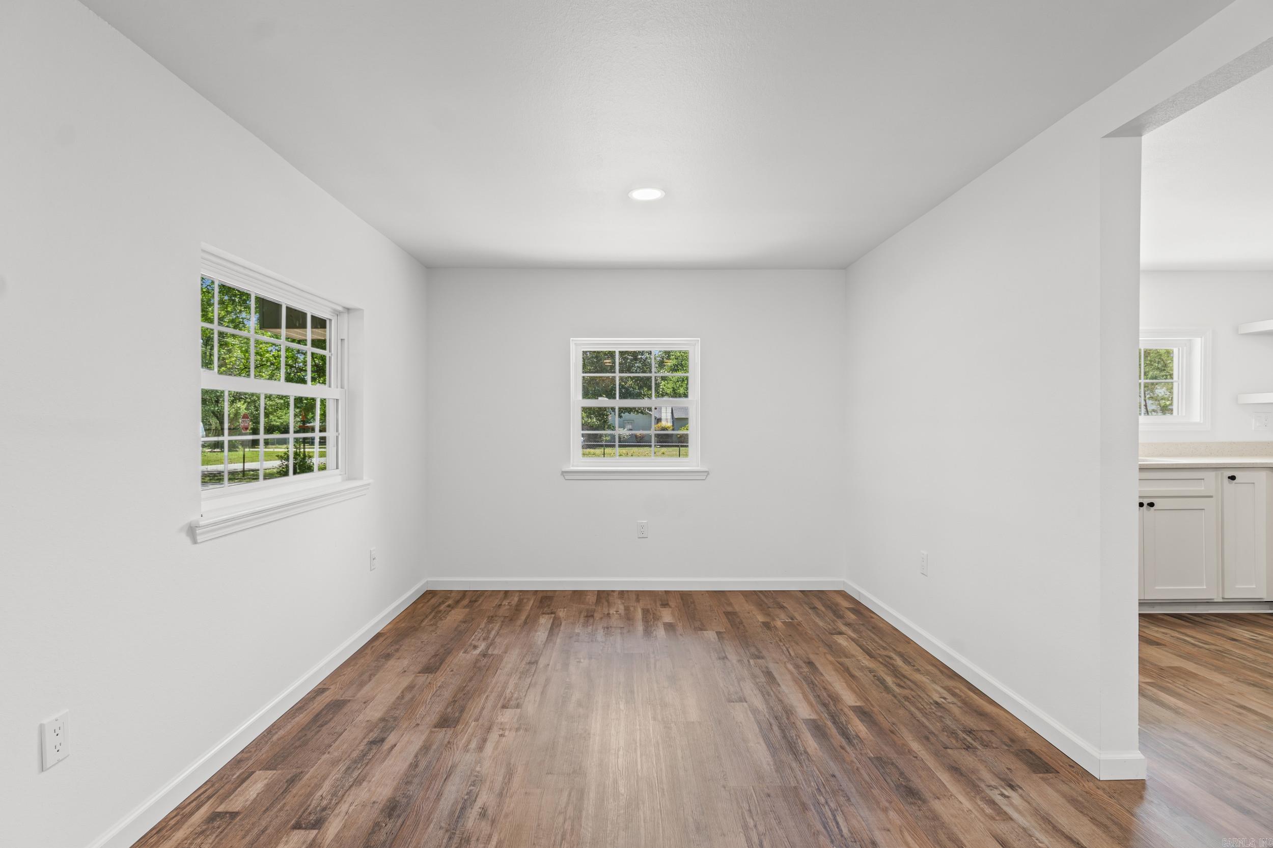 201 N Holly Property Photo 6