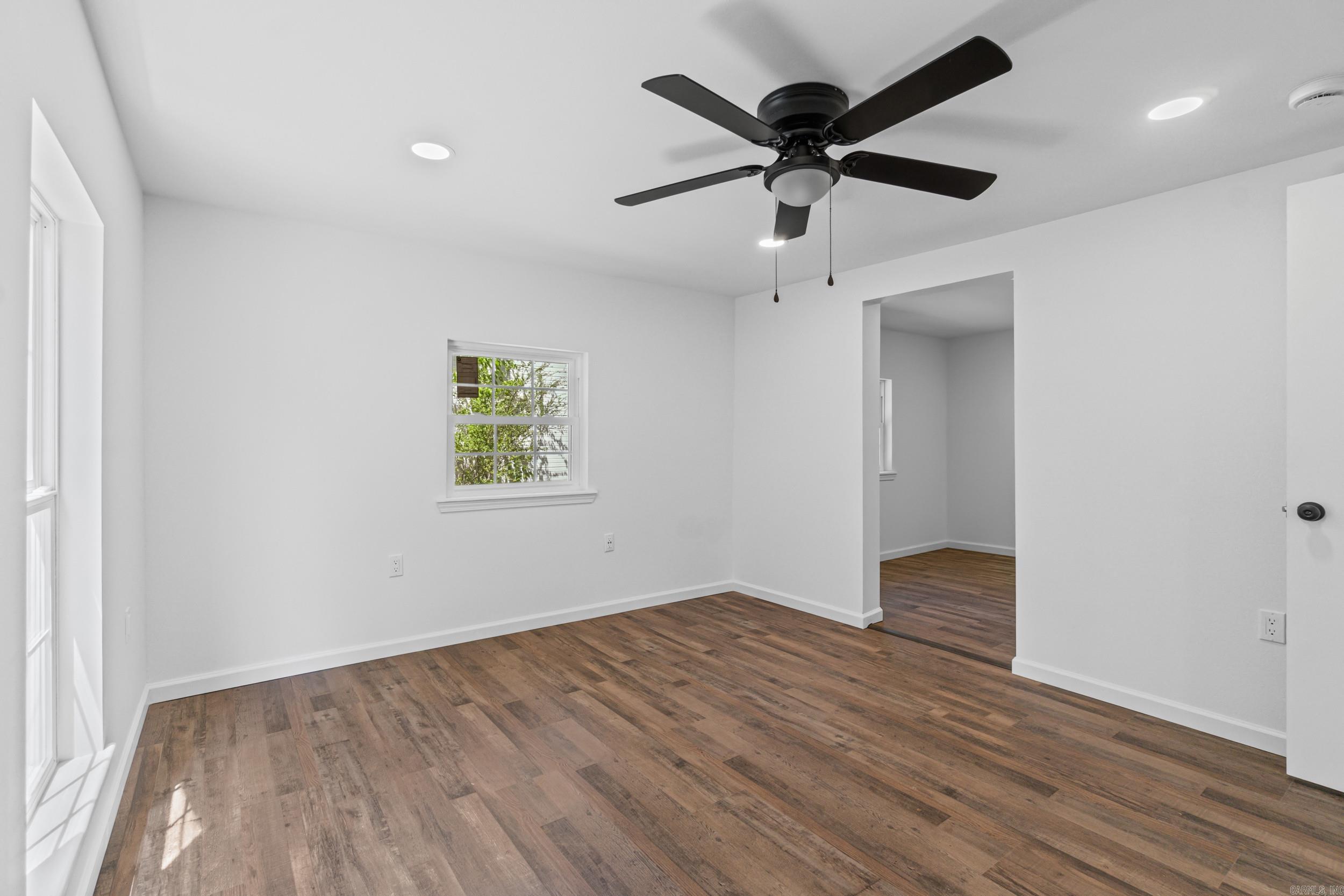 201 N Holly Property Photo 12