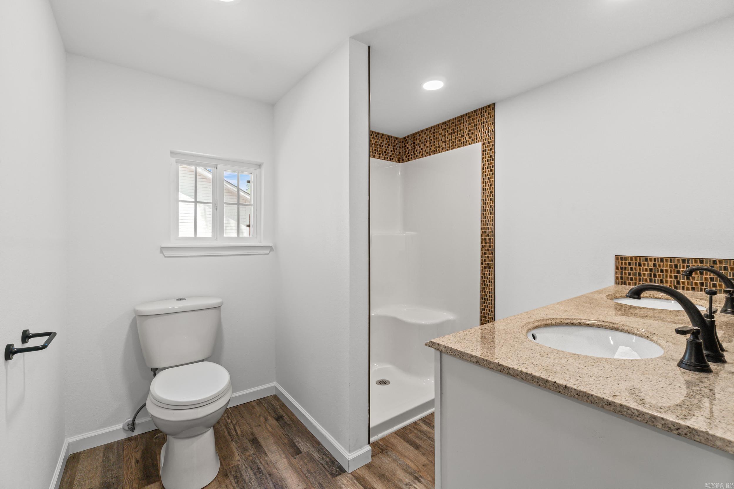 201 N Holly Property Photo 15