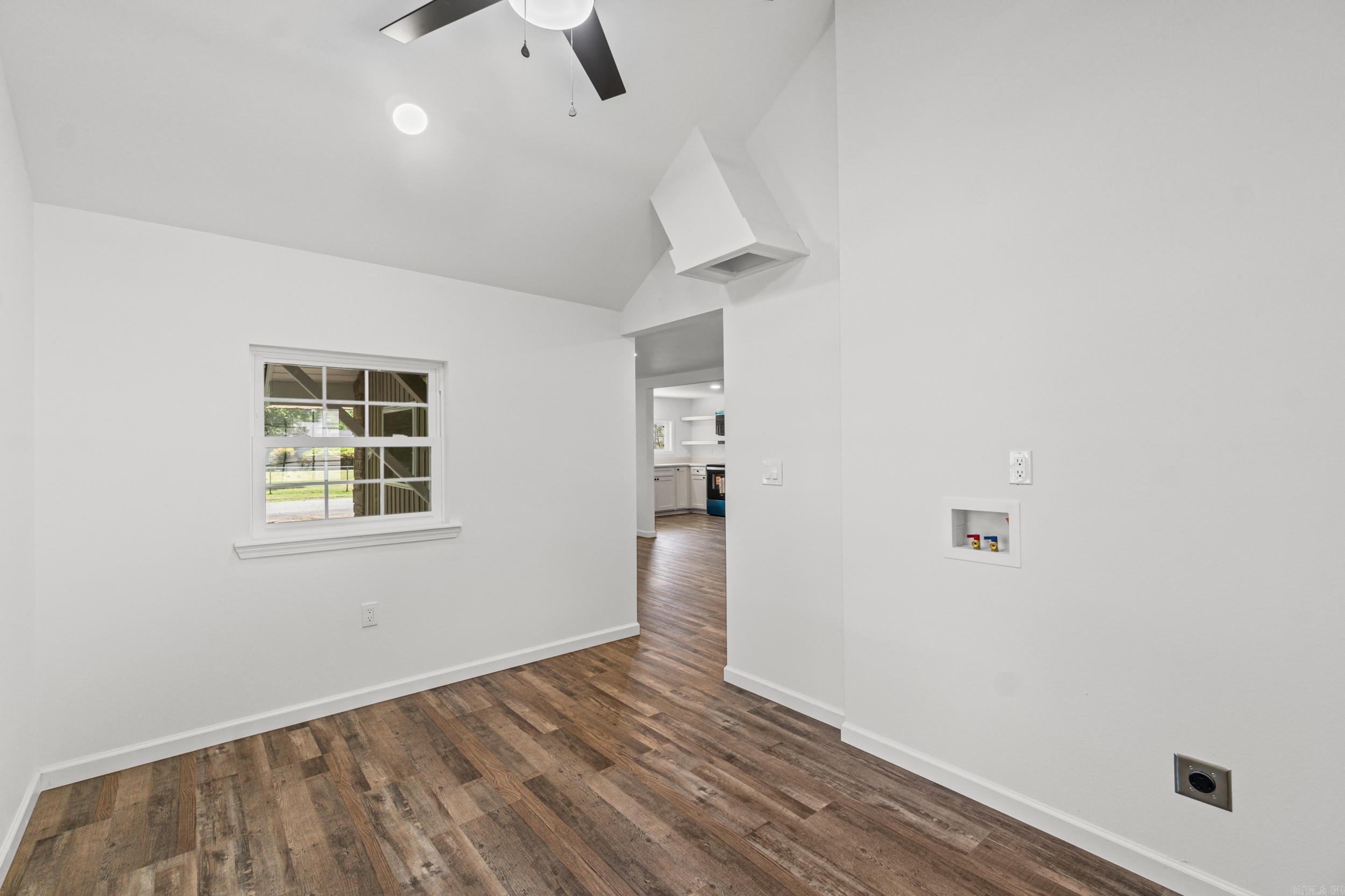 201 N Holly Property Photo 27