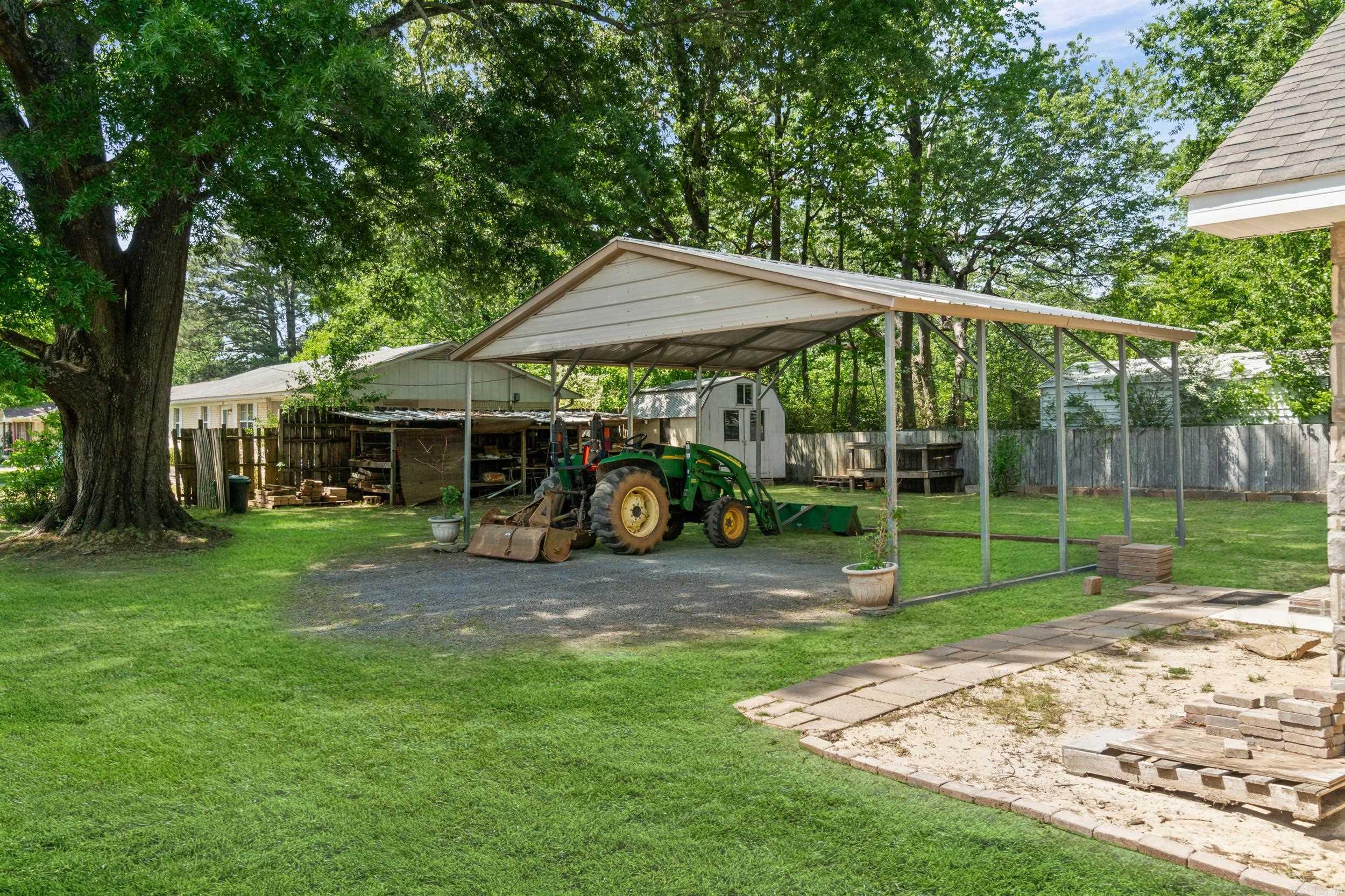 201 N Holly Property Photo 32