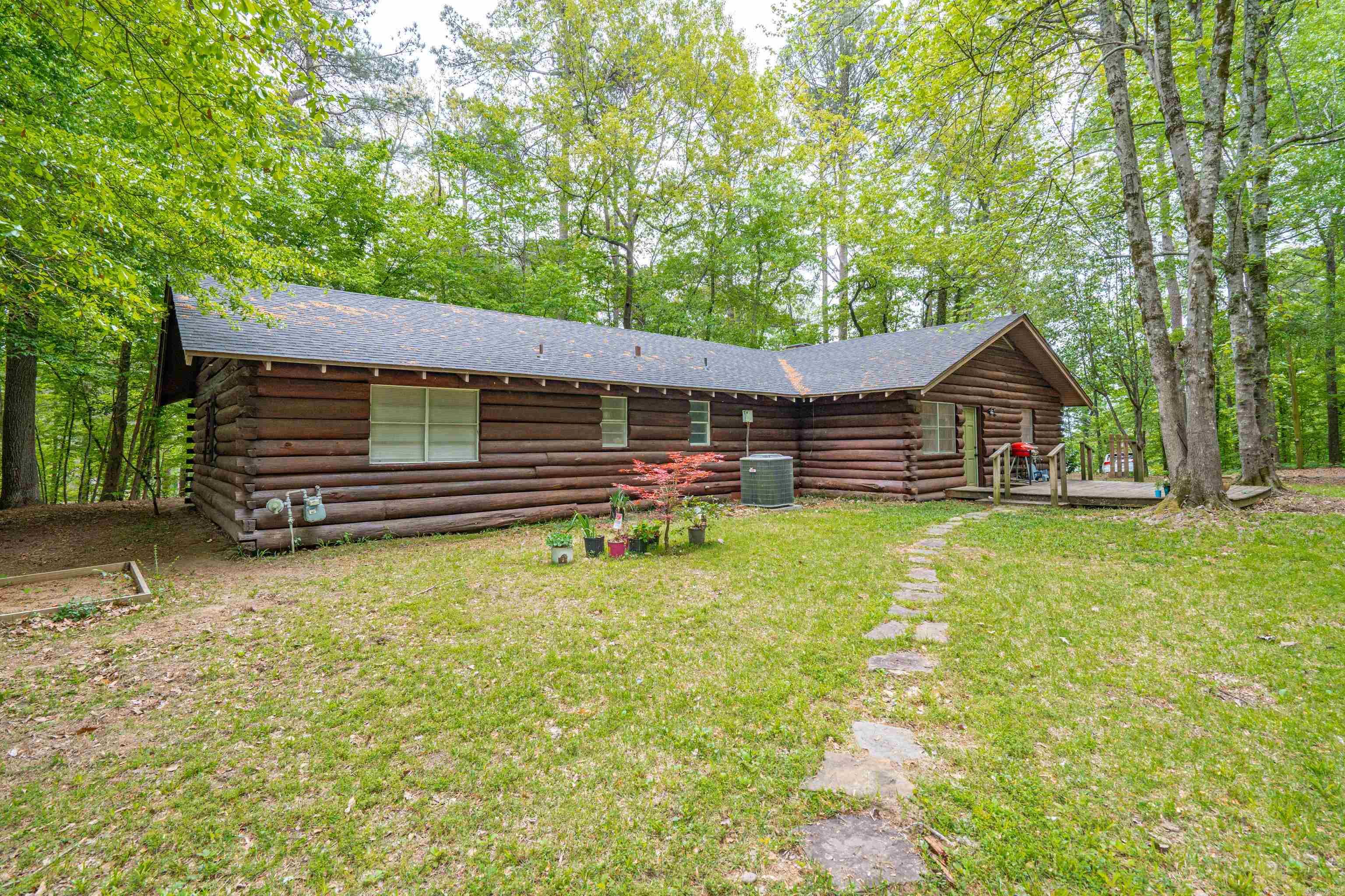 2091 Elaine Circle Property Photo 3