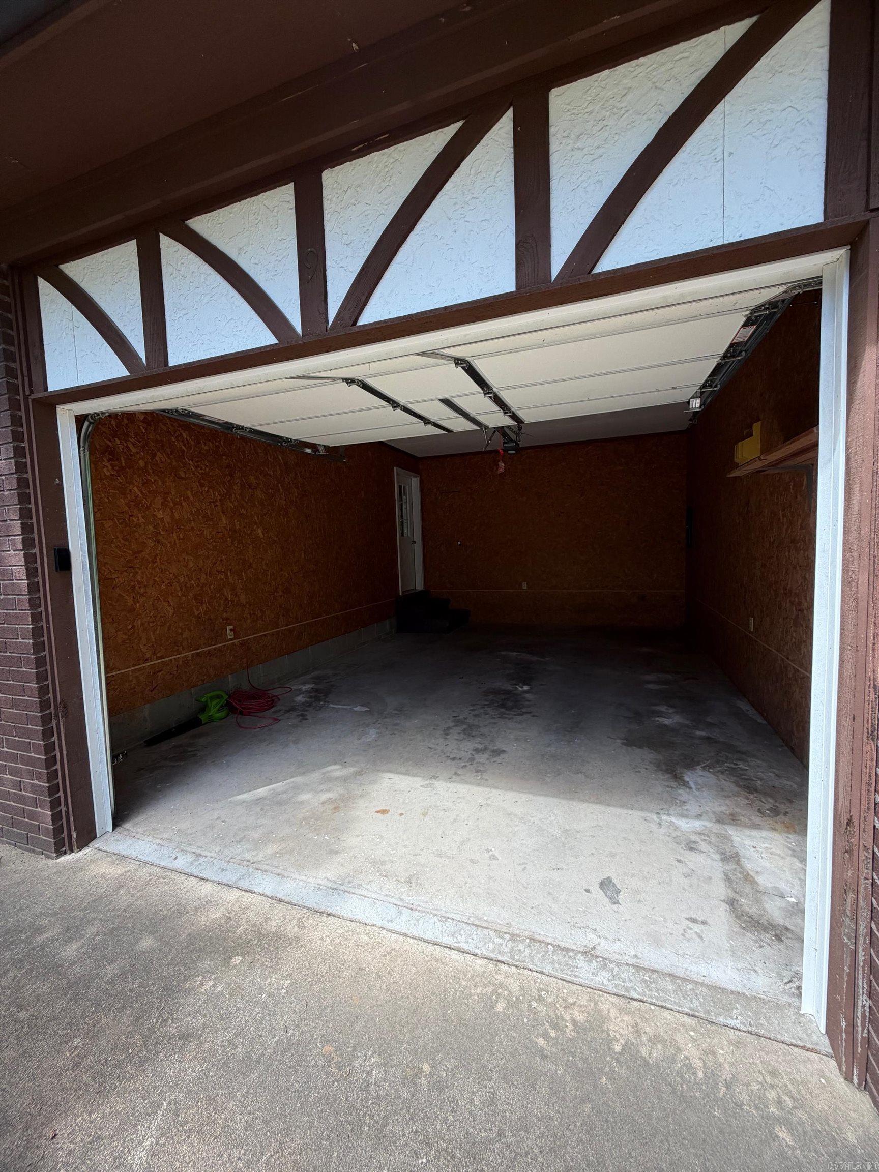 9 King Drive Property Photo 5
