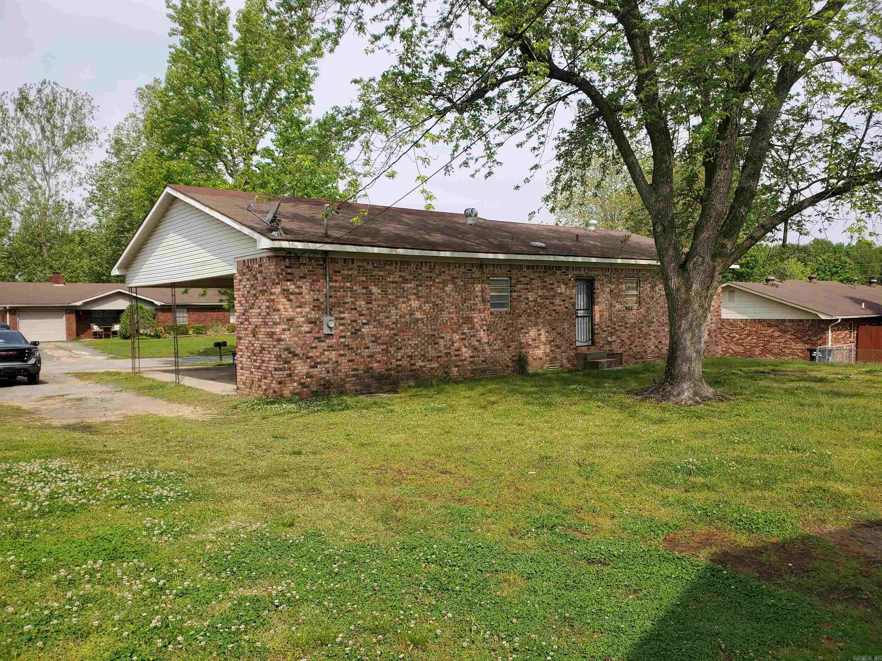 477 Ann Avenue Property Photo 4