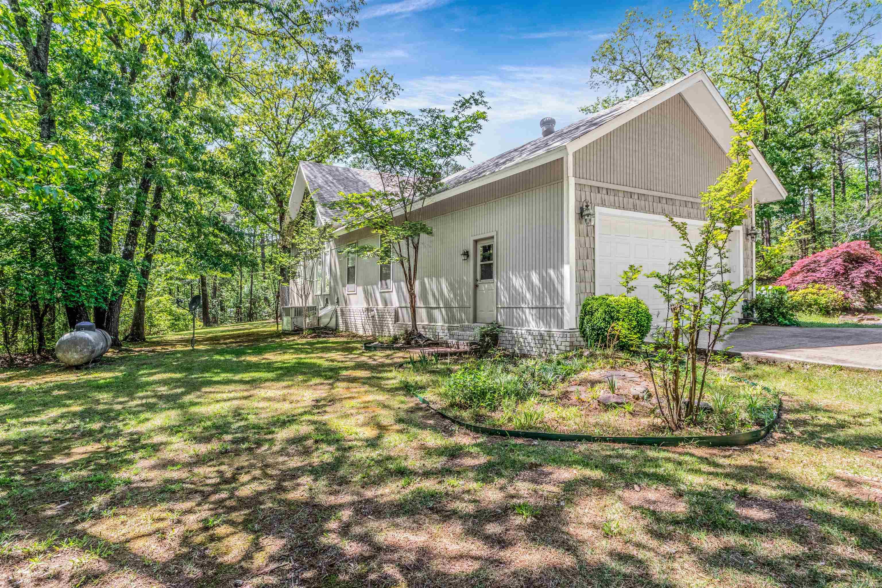 108 Heather Lane Property Photo 3