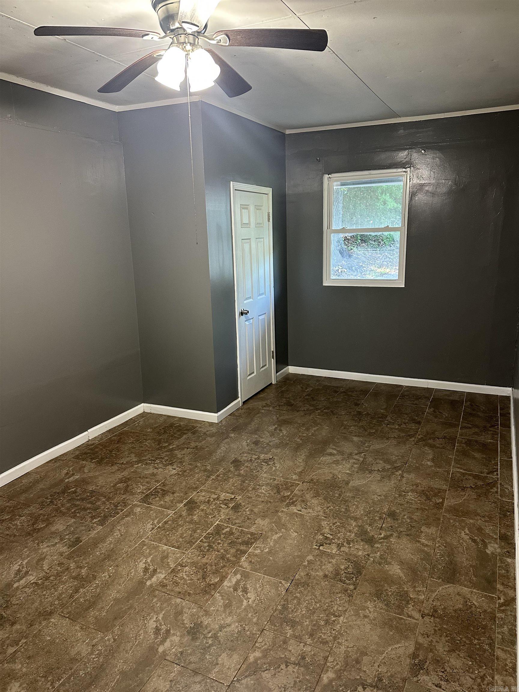 417 Lindenhurst Property Photo 14