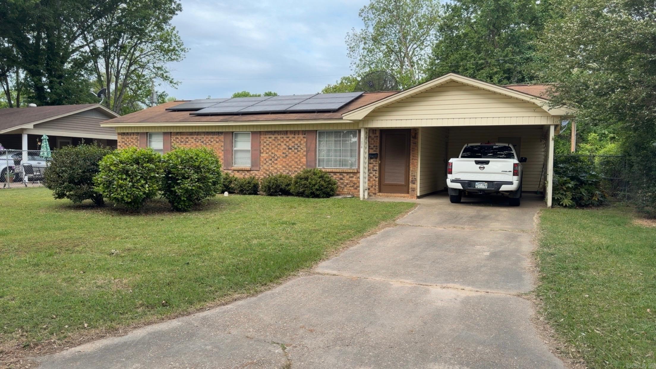 104 S Crestview Property Photo 1