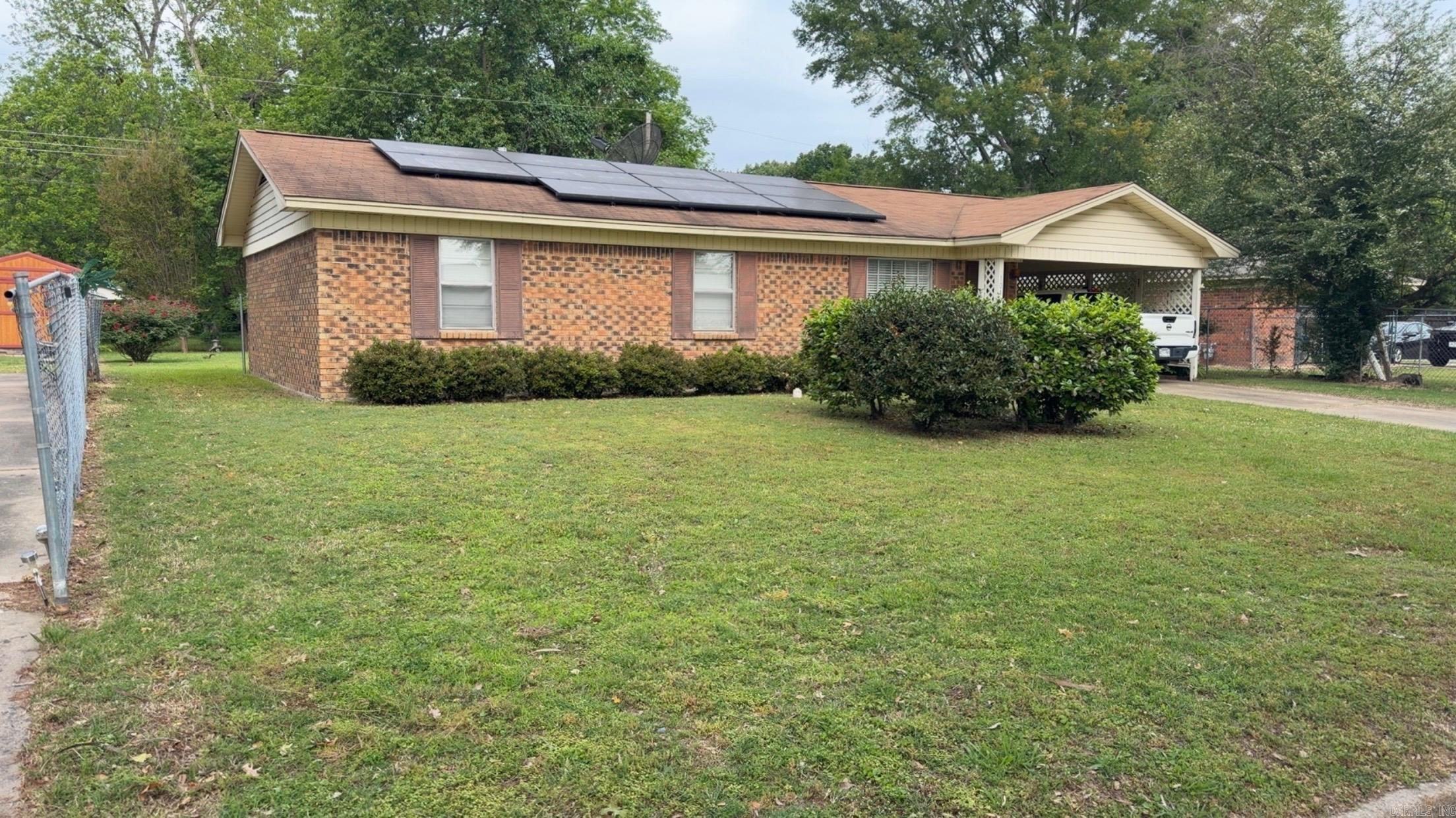 104 S Crestview Property Photo 2